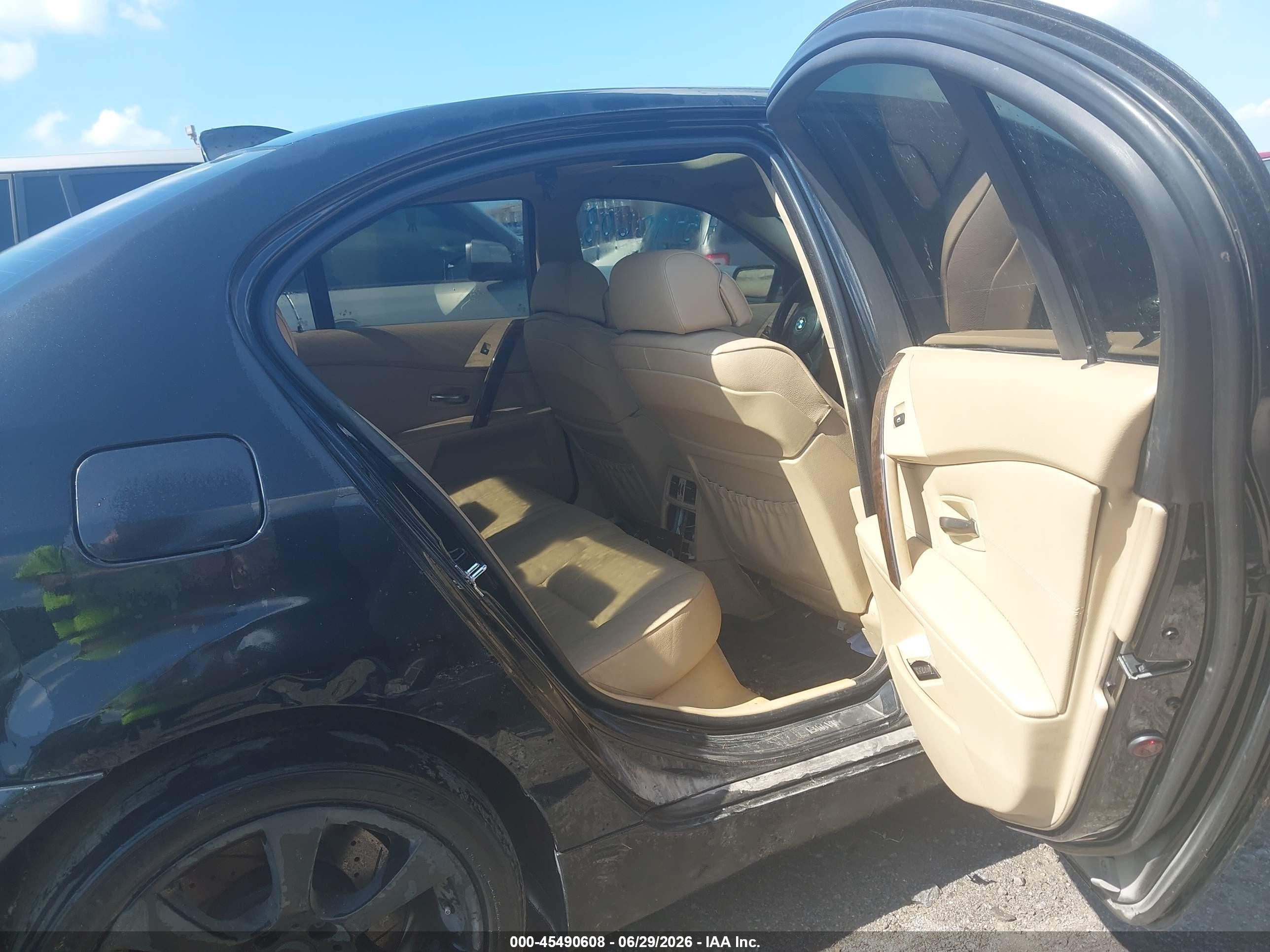 2007 Bmw 550i   Black vin: WBANB53587CP05977