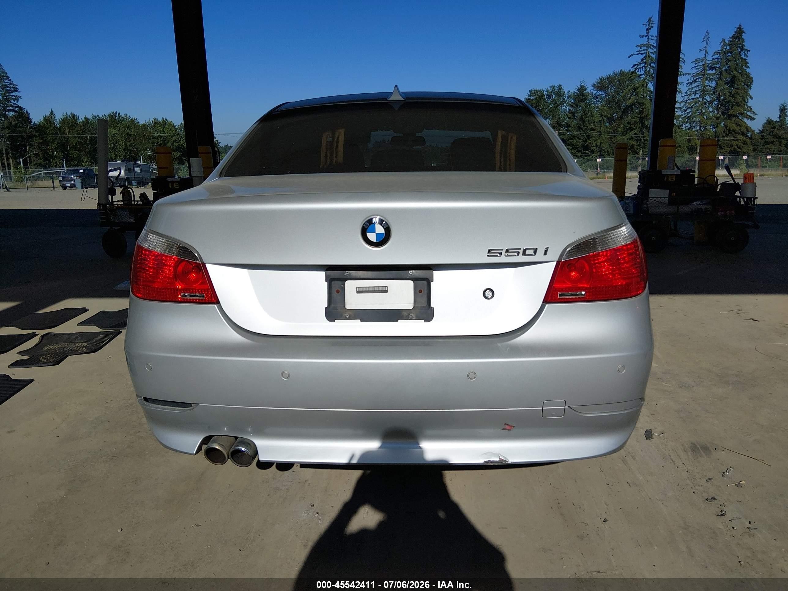 2007 Bmw 550i Silver vin: WBANB535X7CP08475