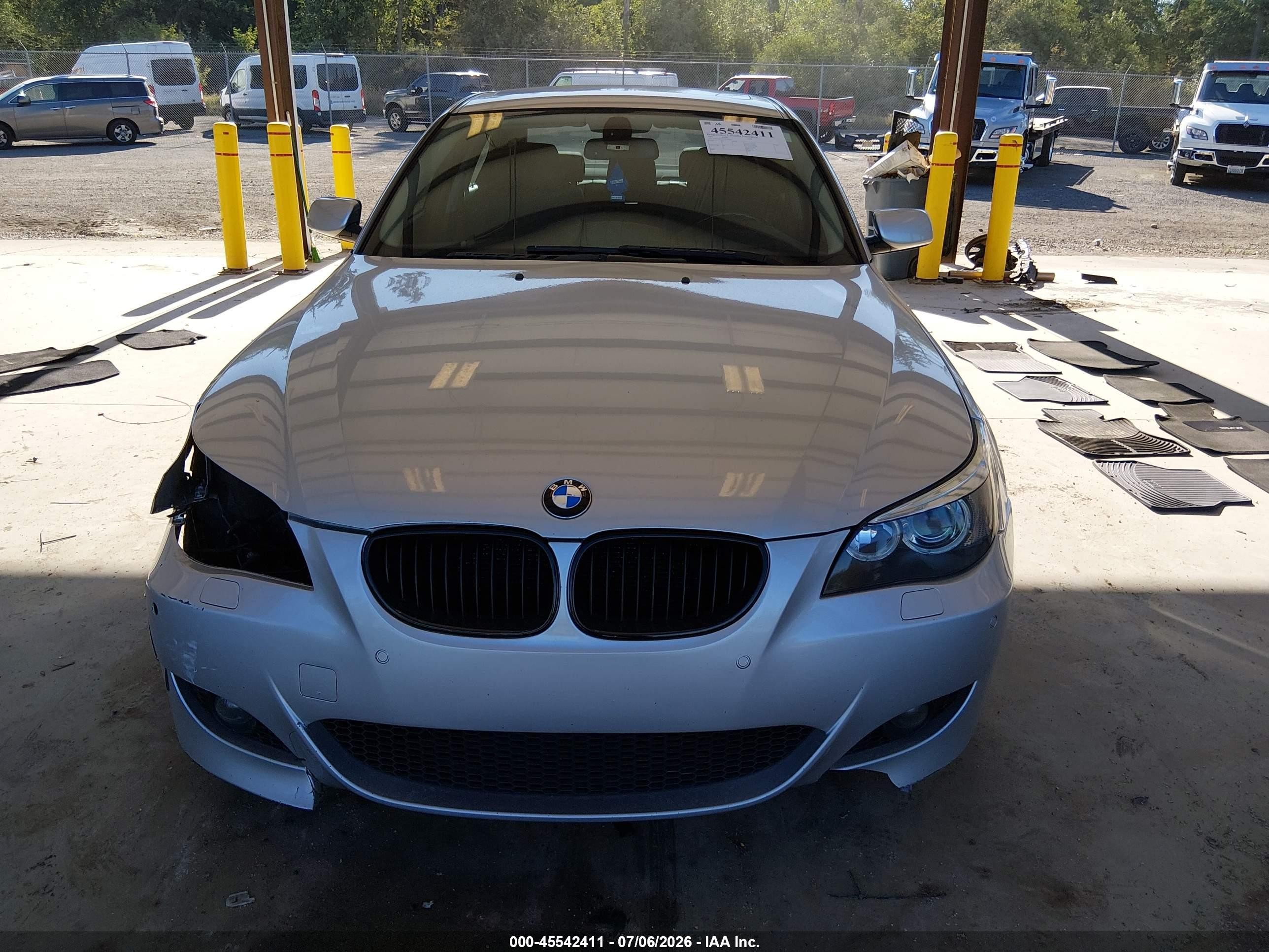 2007 Bmw 550i Silver vin: WBANB535X7CP08475