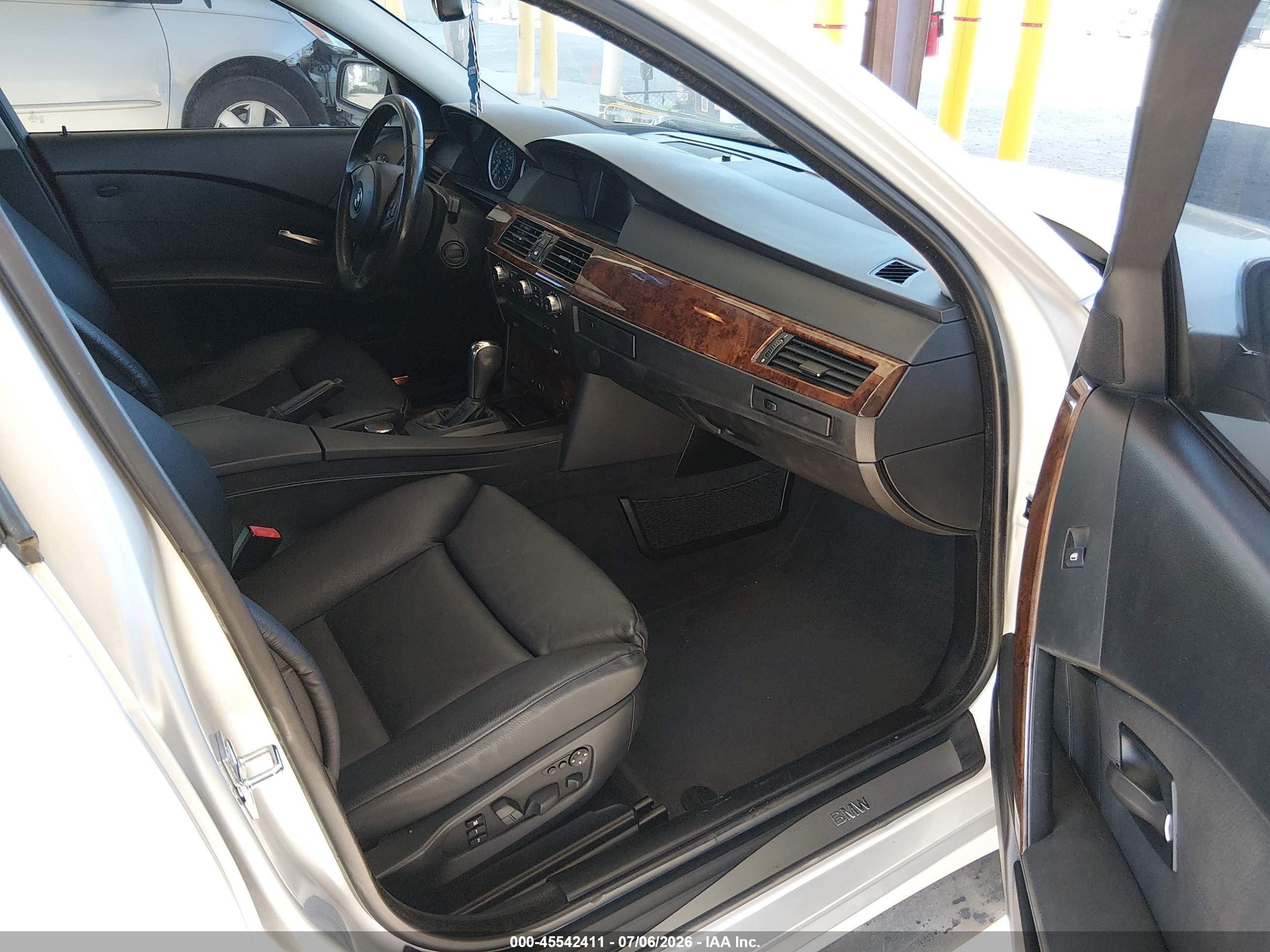 2007 Bmw 550i Silver vin: WBANB535X7CP08475