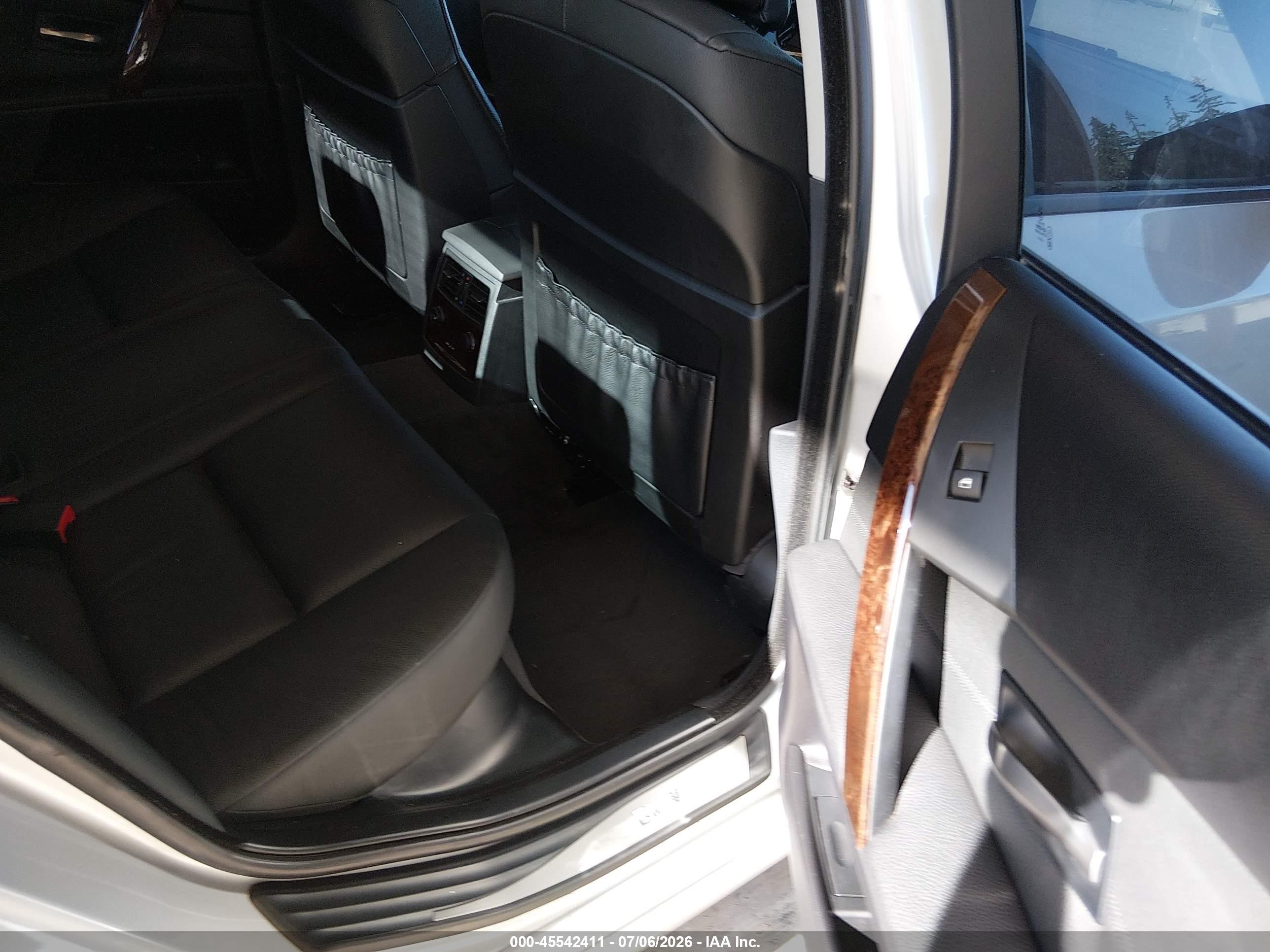 2007 Bmw 550i Silver vin: WBANB535X7CP08475