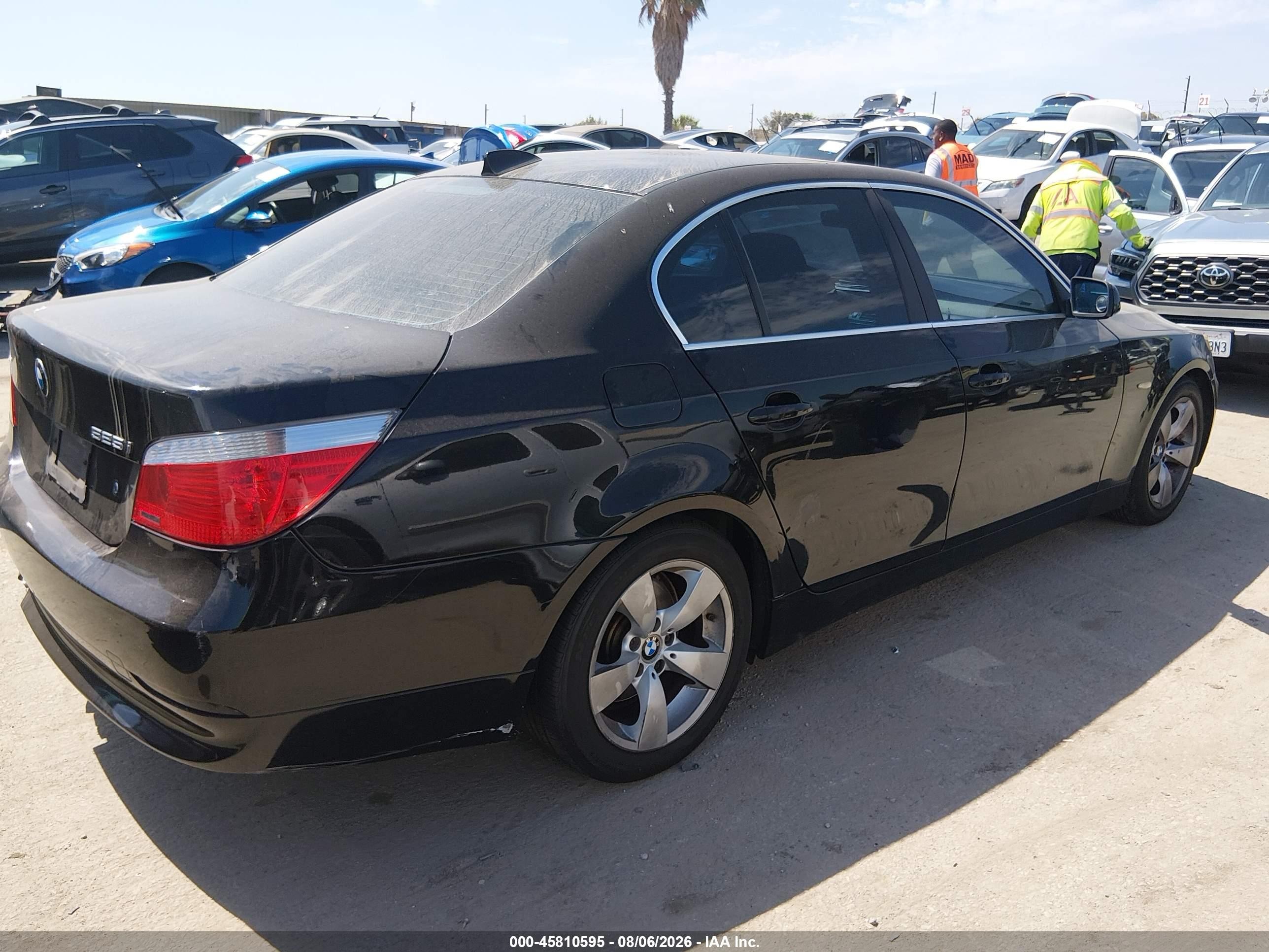 2007 Bmw 525i   Black vin: WBANE53507CW60105