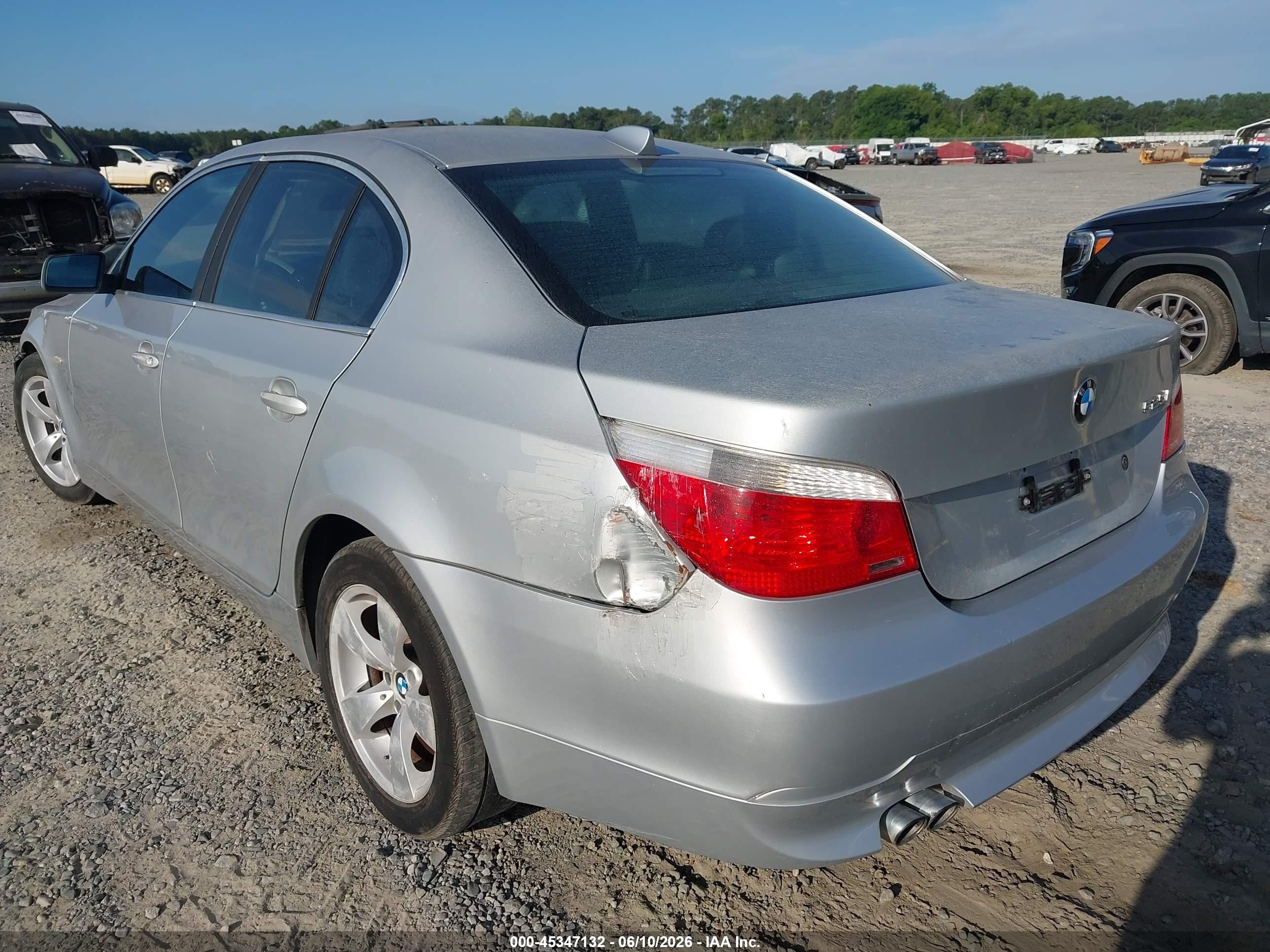 2007 Bmw 525i   Серебряный vin: WBANE53517CW66608