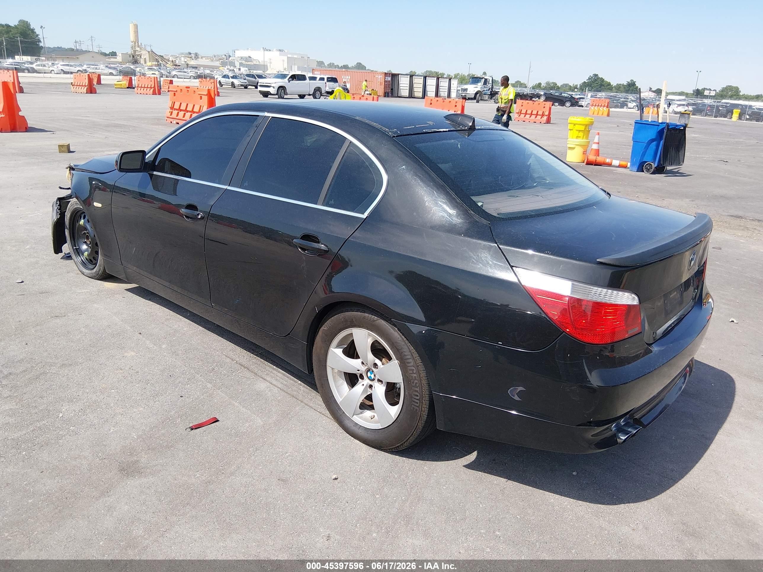 2007 Bmw 525i   Black vin: WBANE53517CW67435