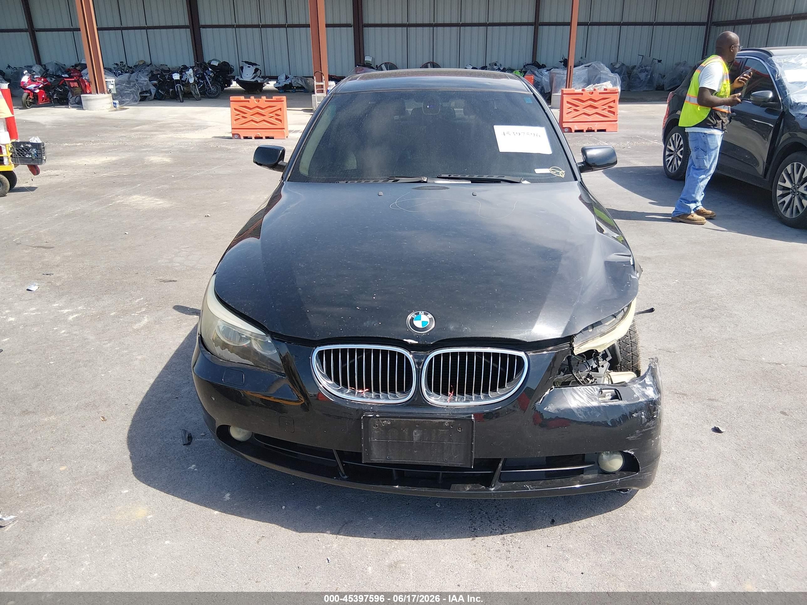 2007 Bmw 525i   Black vin: WBANE53517CW67435