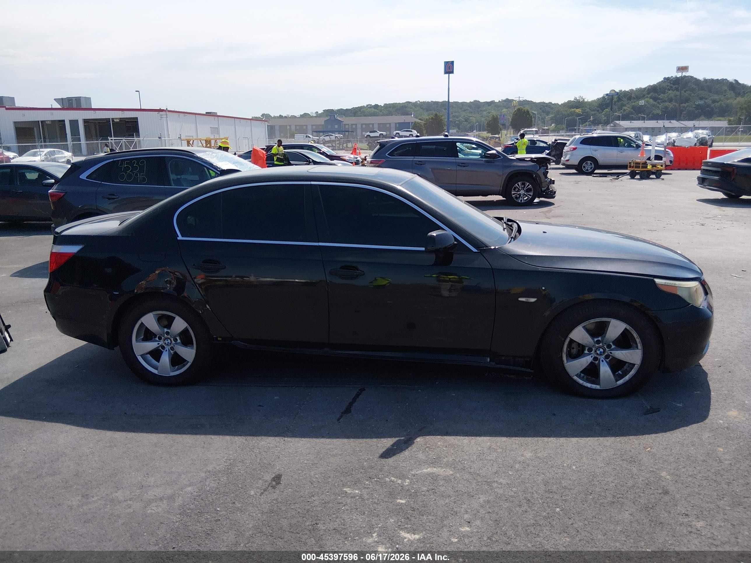 2007 Bmw 525i   Black vin: WBANE53517CW67435