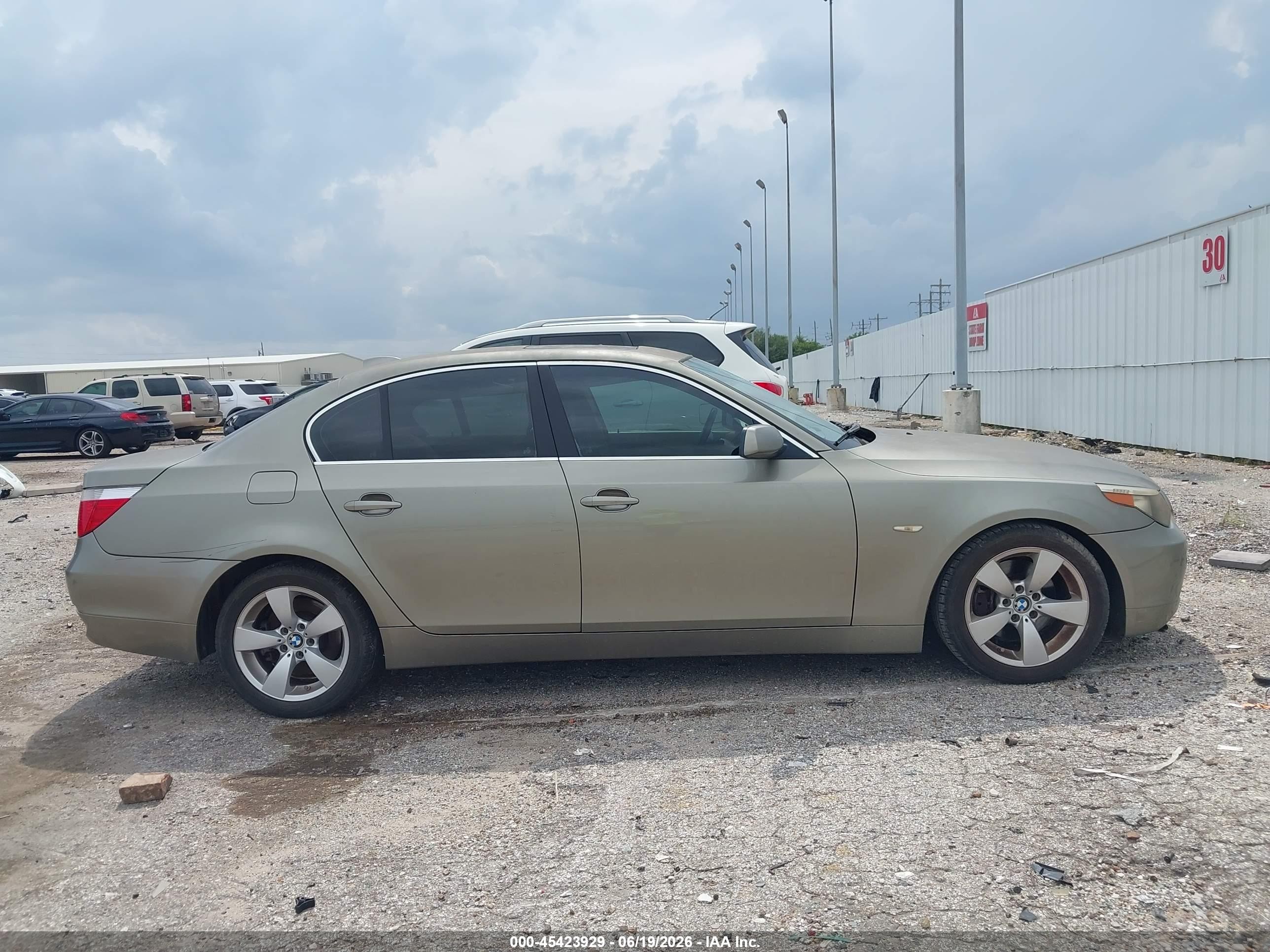 2007 Bmw 525i   Brown vin: WBANE53537CW66674