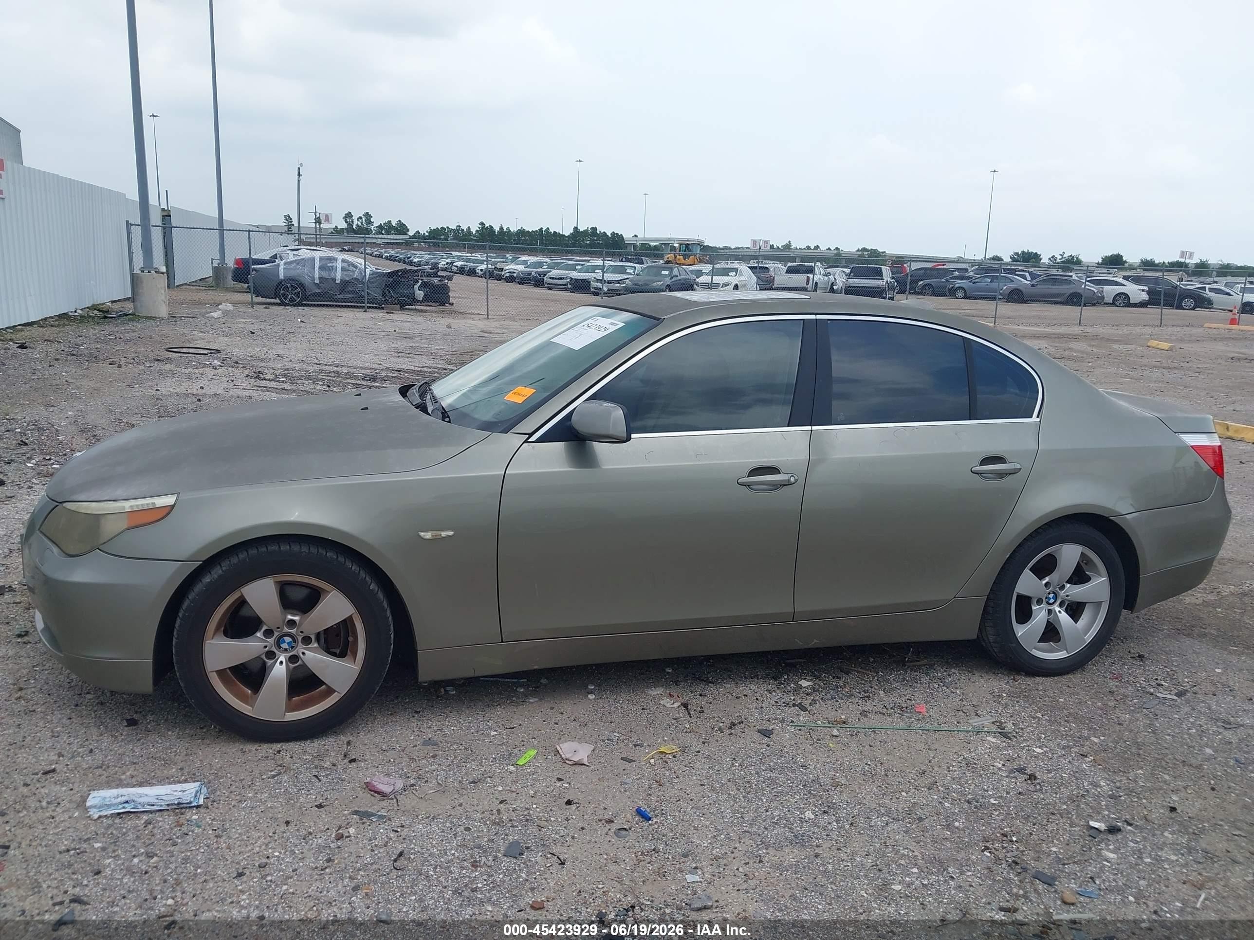 2007 Bmw 525i   Brown vin: WBANE53537CW66674