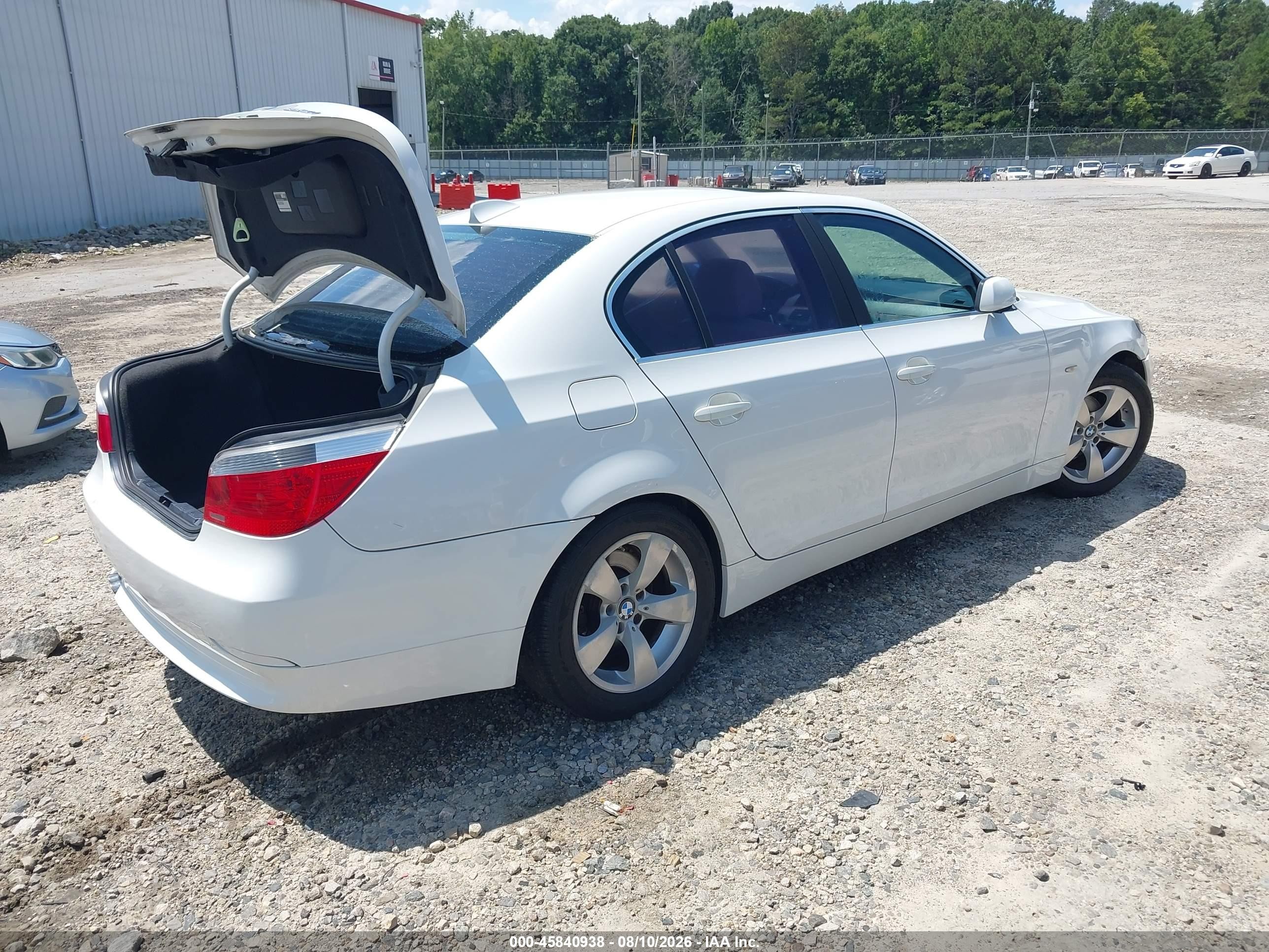 2007 Bmw 525i   White vin: WBANE53557CY07762