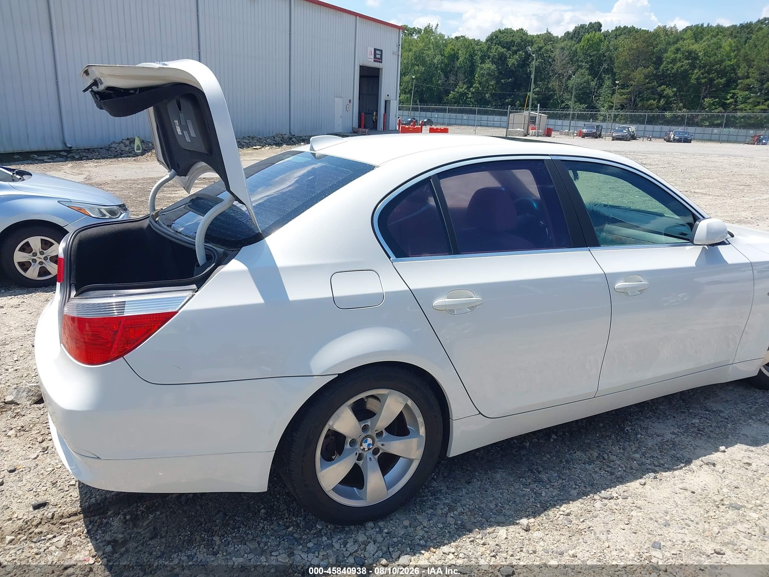 2007 Bmw 525i   White vin: WBANE53557CY07762