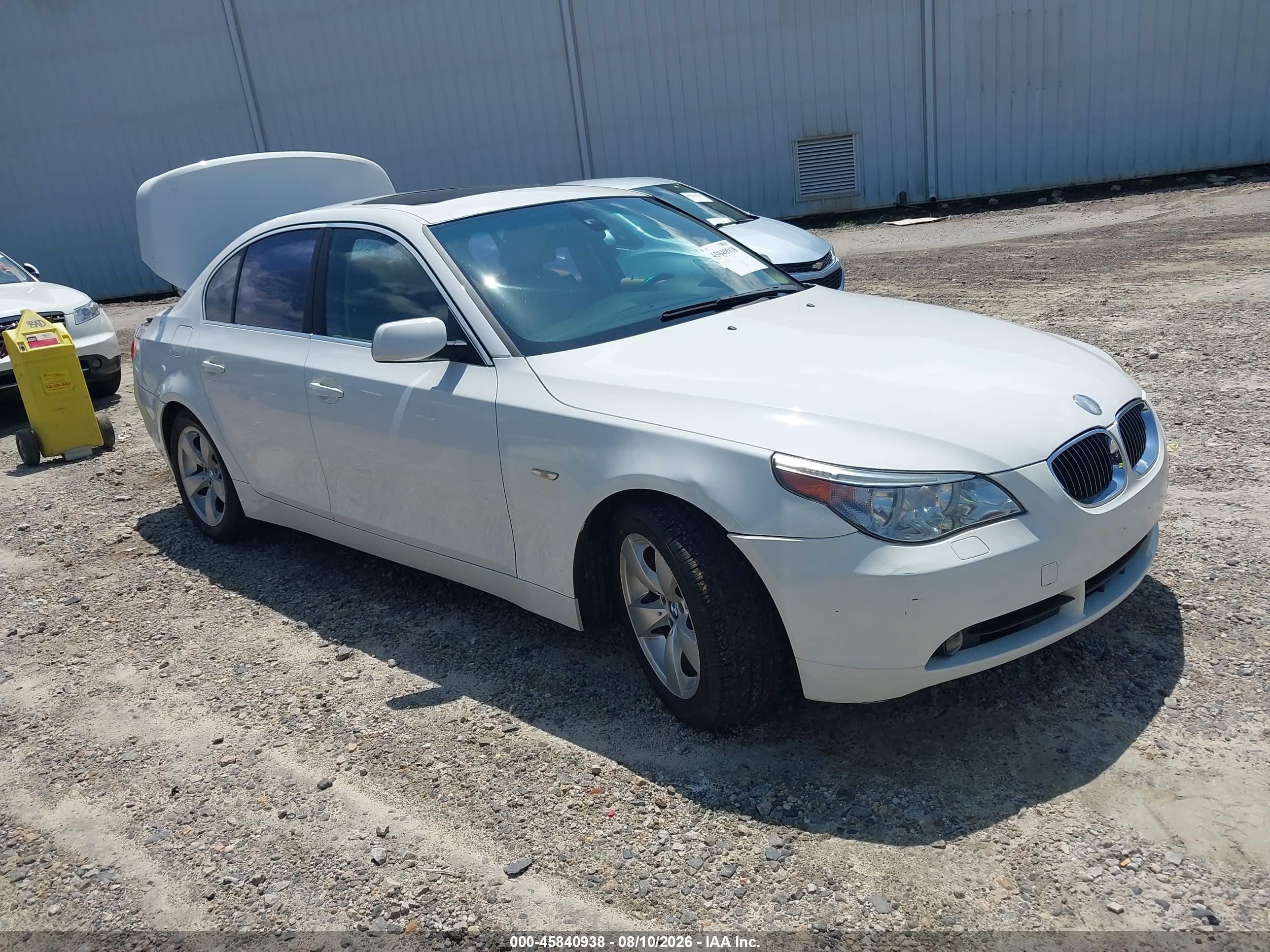 2007 Bmw 525i   White vin: WBANE53557CY07762