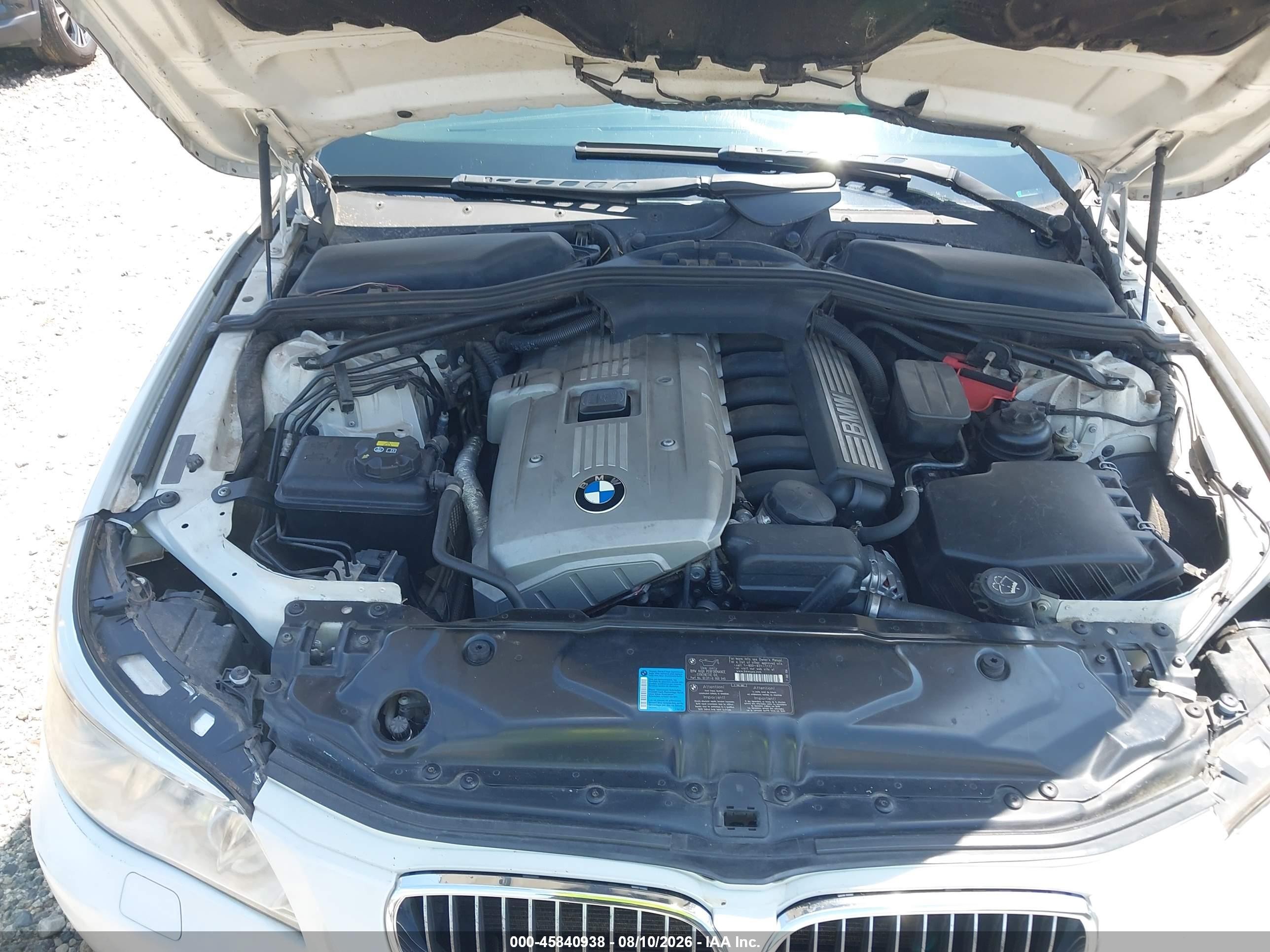 2007 Bmw 525i   White vin: WBANE53557CY07762