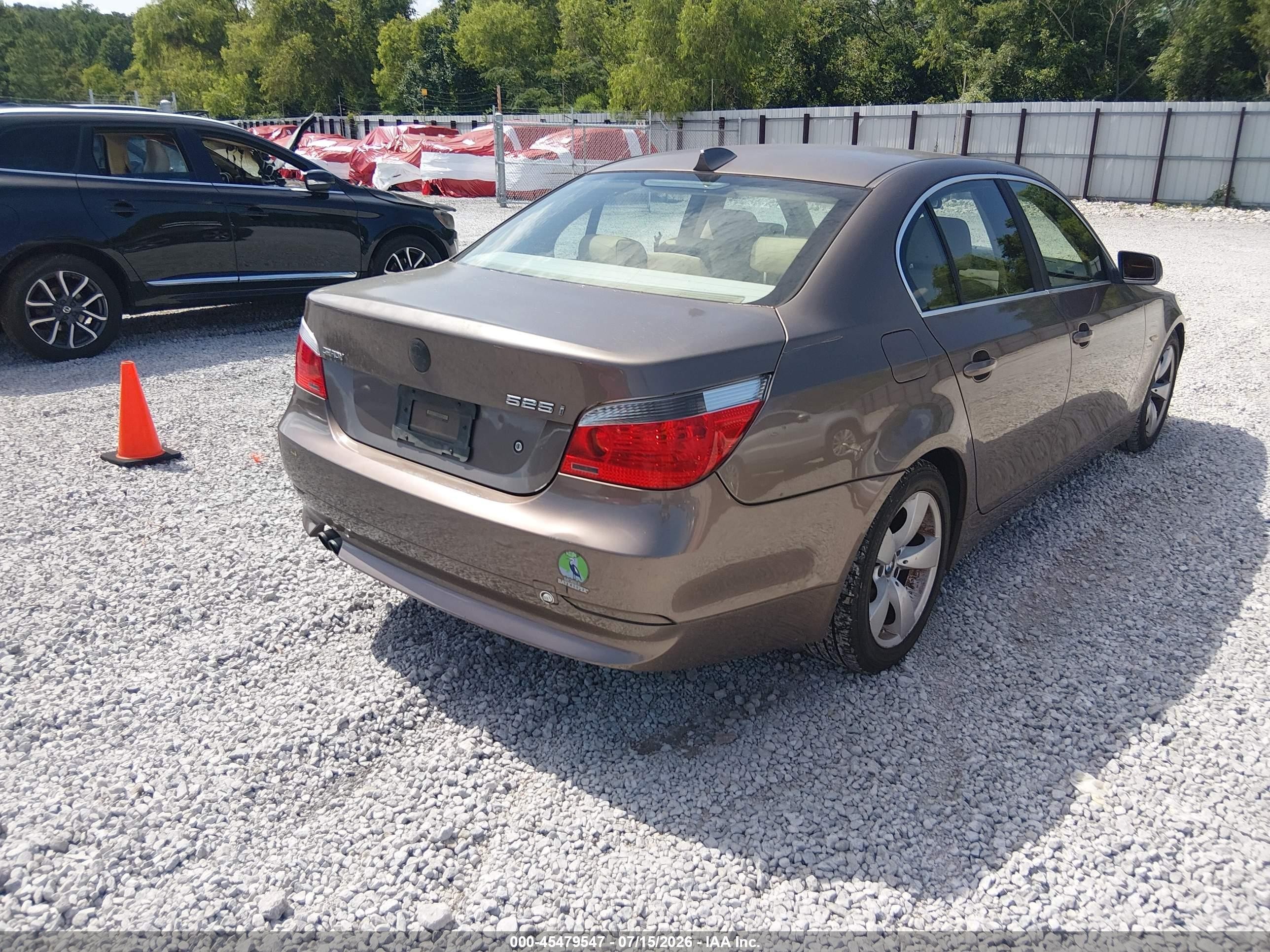 2007 Bmw 525i   Желто-коричневый vin: WBANE53567CK92867