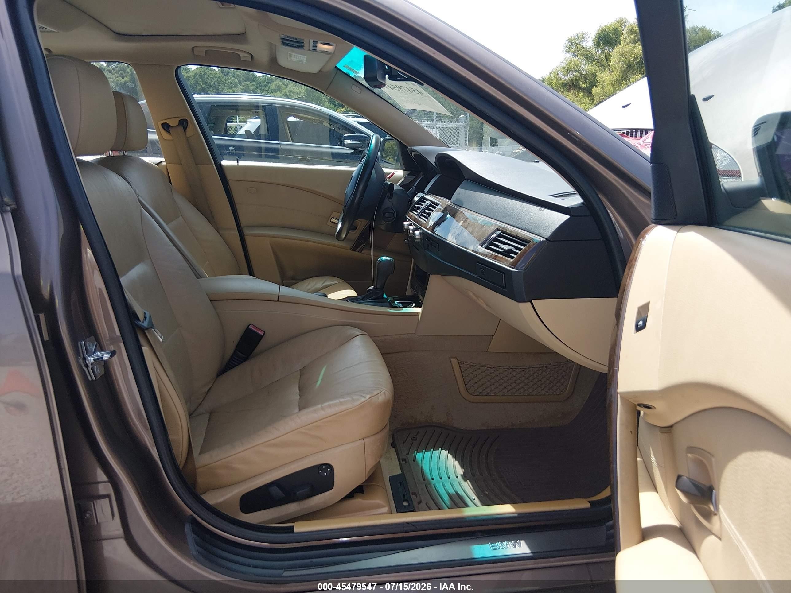 2007 Bmw 525i   Желто-коричневый vin: WBANE53567CK92867