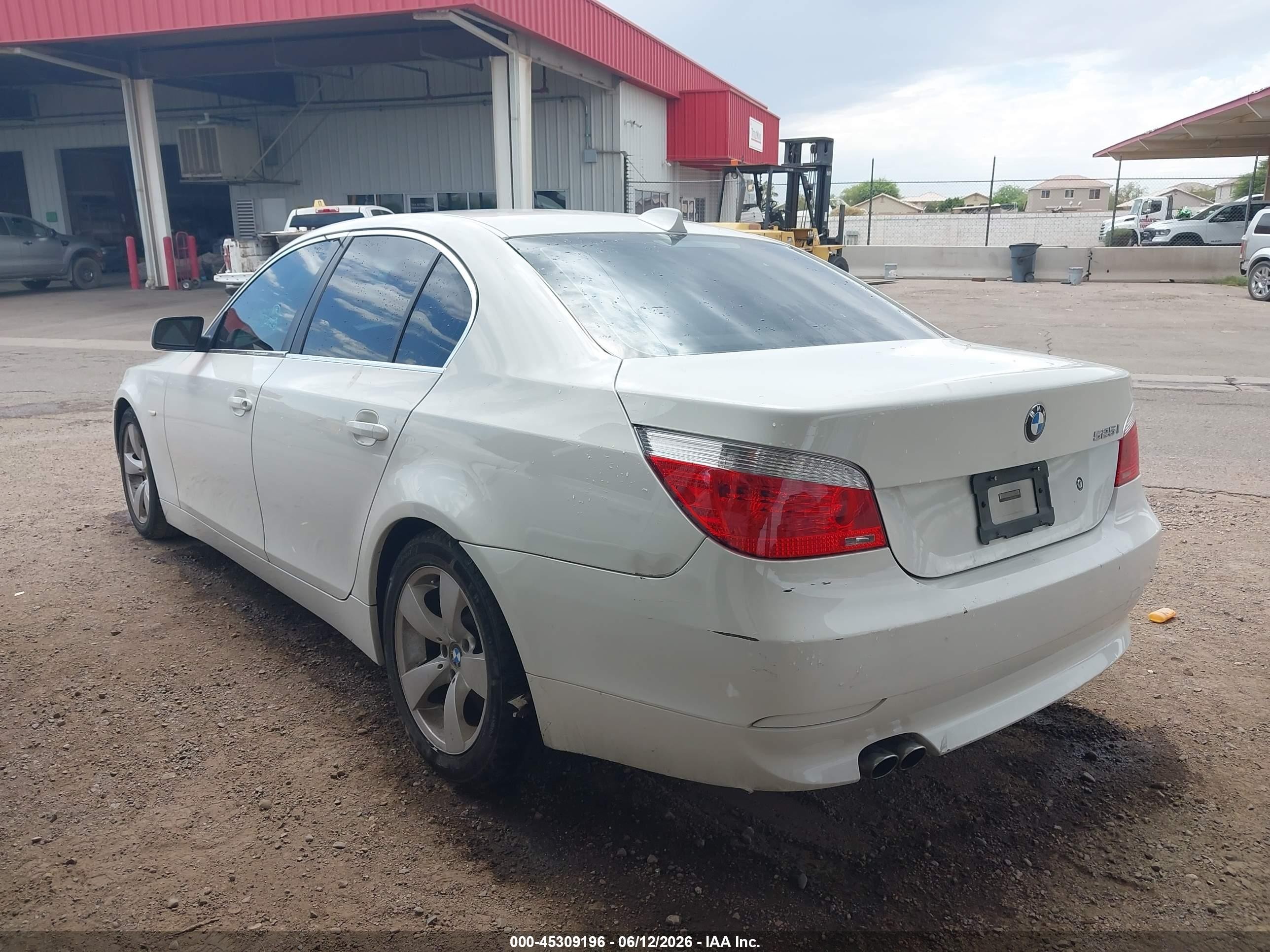 2006 Bmw 525i   White vin: WBANE53586CK82338