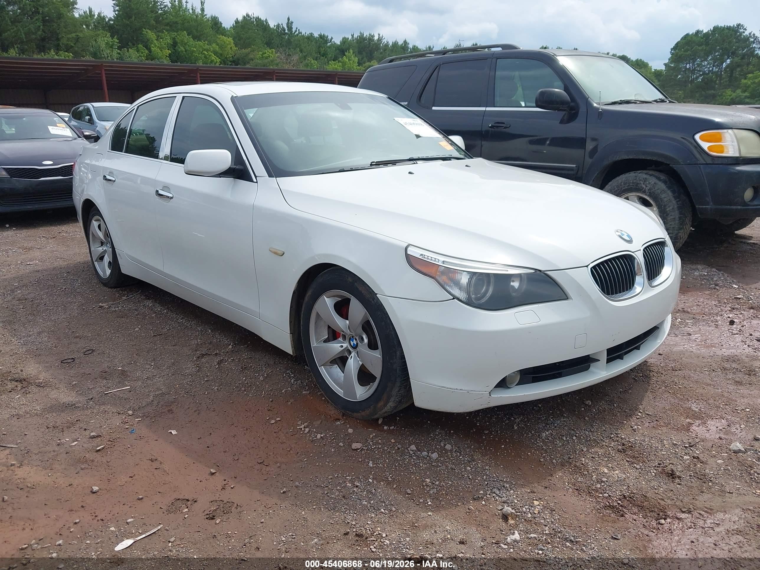 2007 Bmw 525i   White vin: WBANE53587CW61308