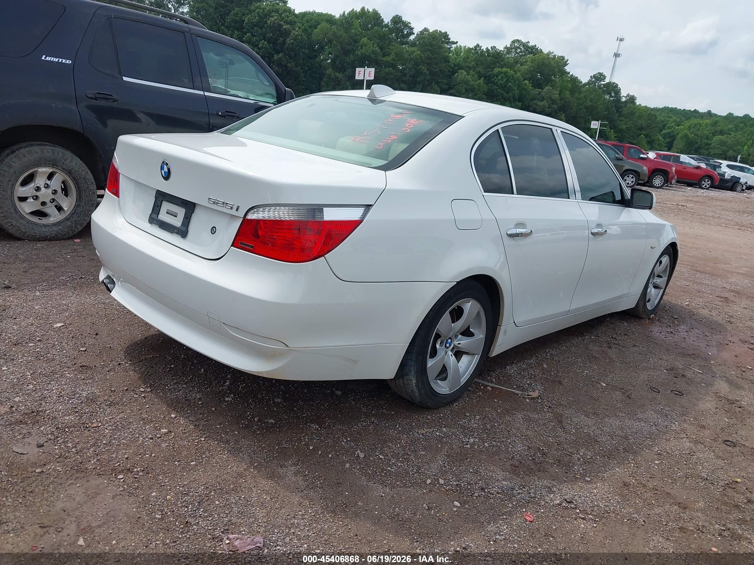2007 Bmw 525i   White vin: WBANE53587CW61308
