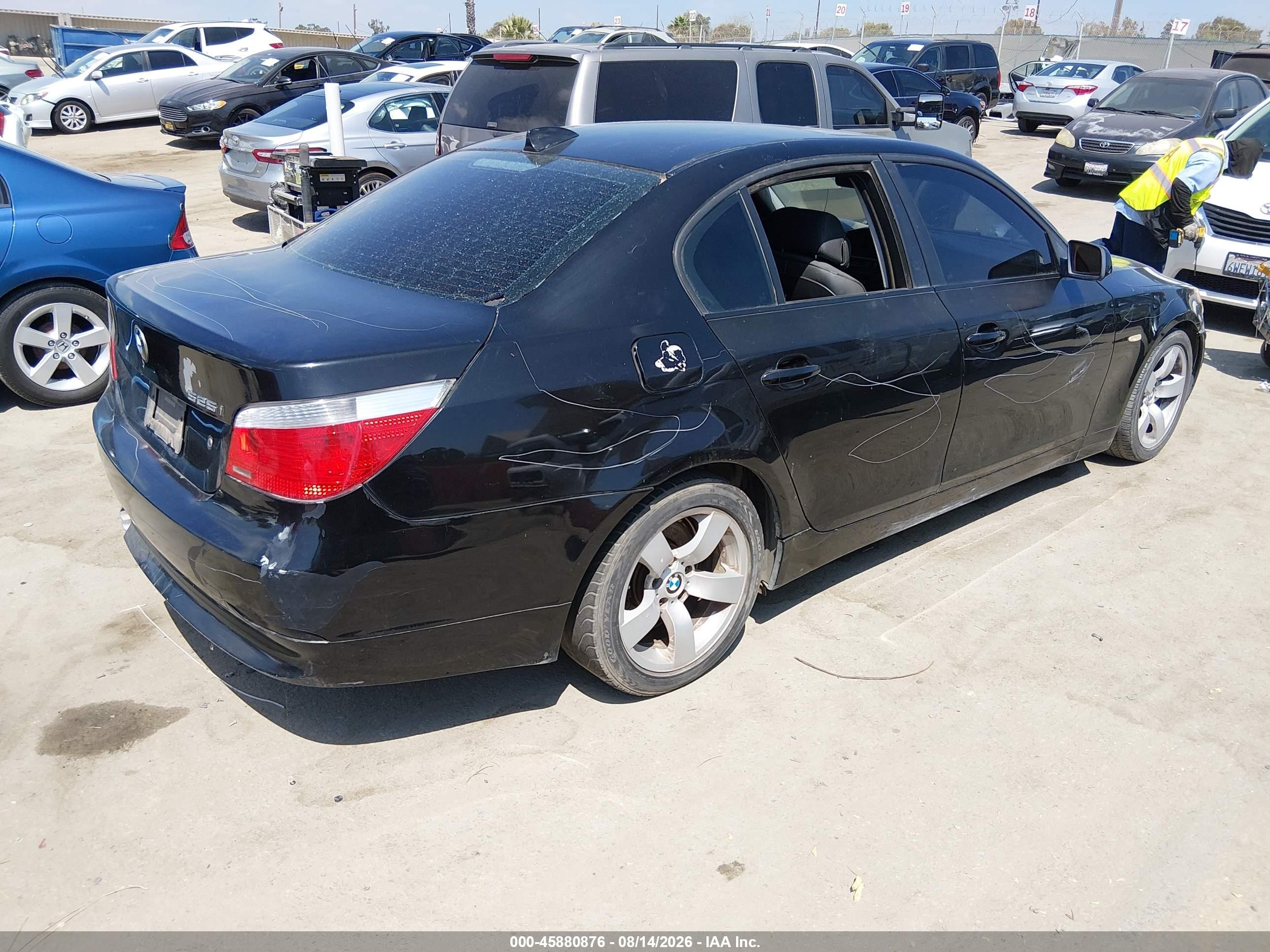 2007 Bmw 525i   Black vin: WBANE535X7CW63707