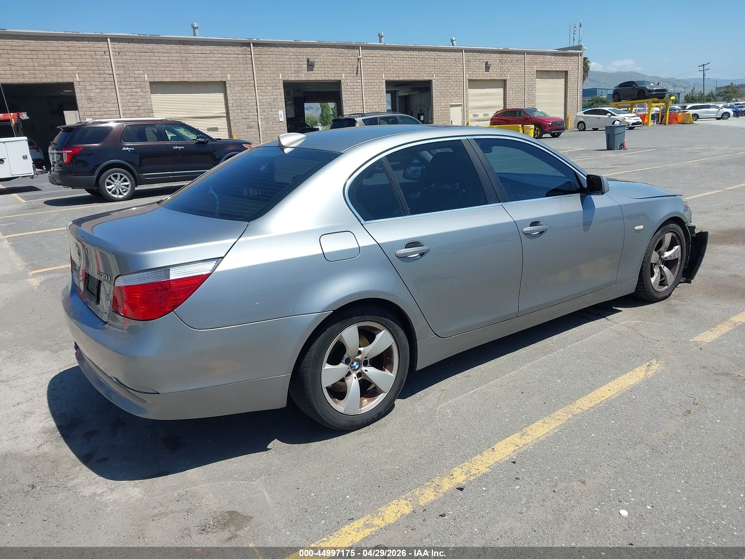 2007 Bmw 530i   Silver vin: WBANE73547CM46584