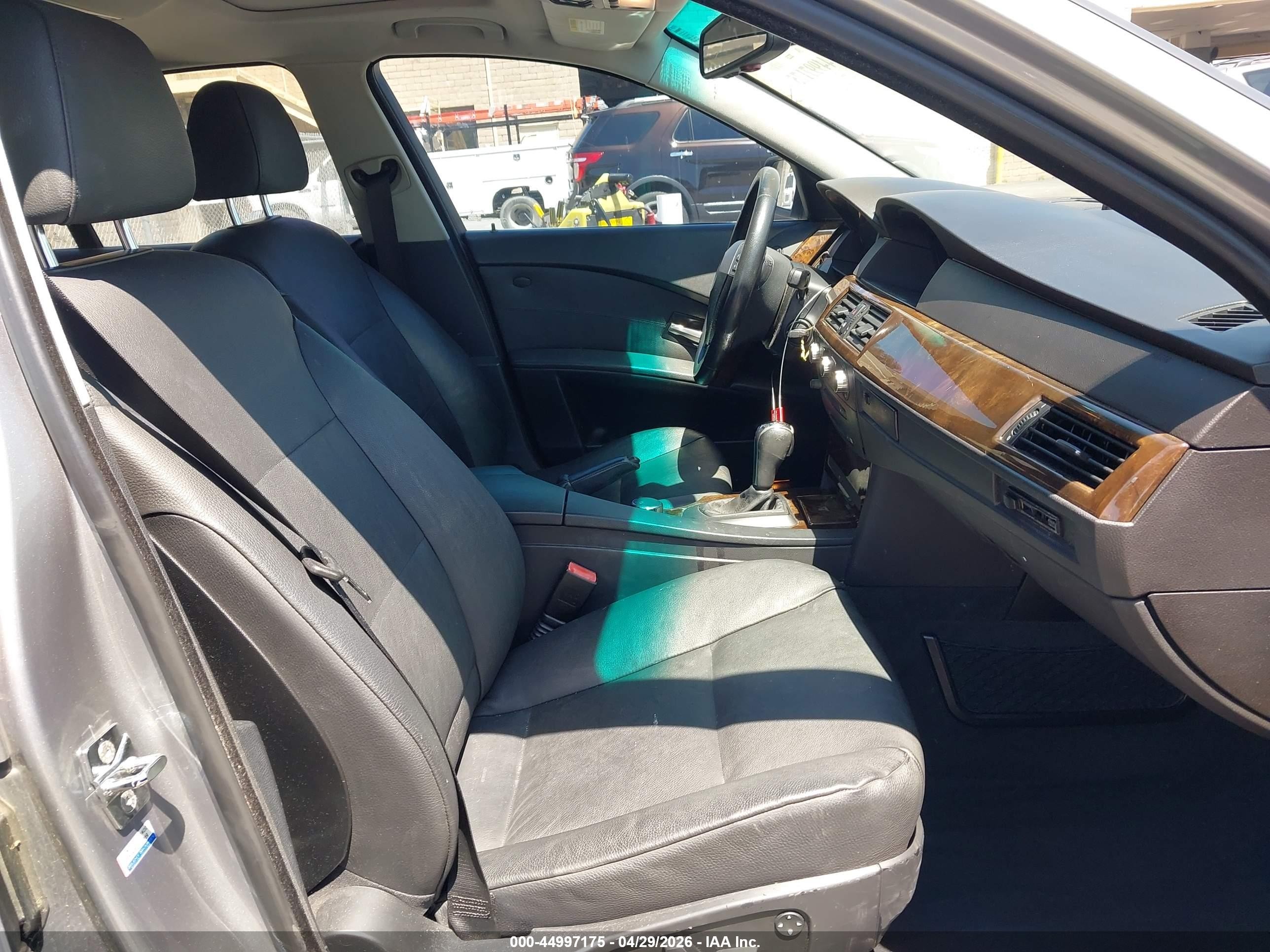 2007 Bmw 530i   Silver vin: WBANE73547CM46584