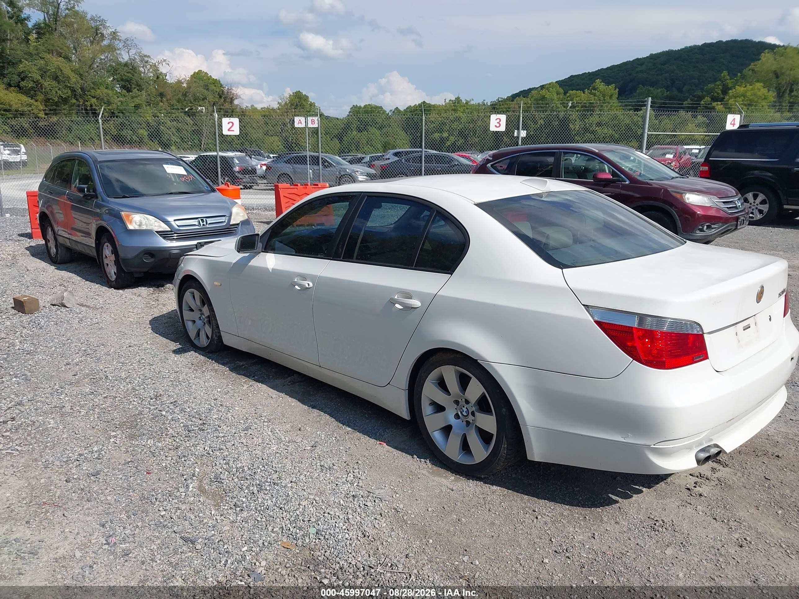 2007 Bmw 530i   White vin: WBANE73547CM48903