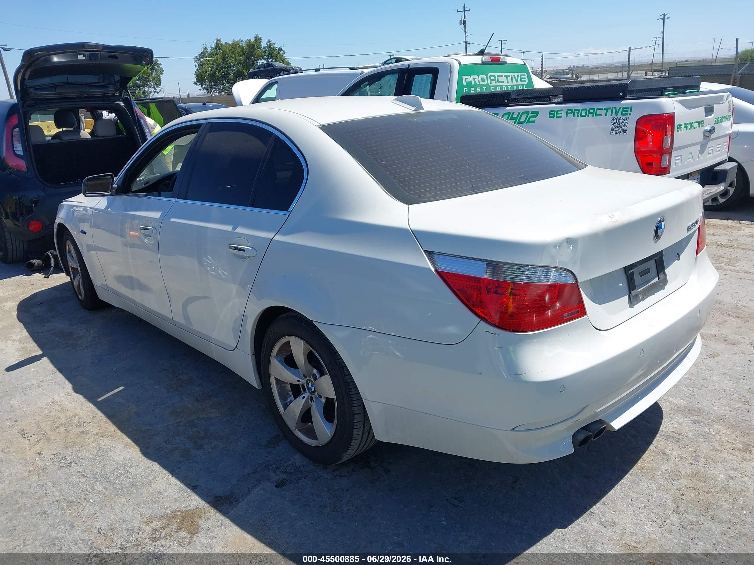 2007 Bmw 530i   White vin: WBANE73557CM46173