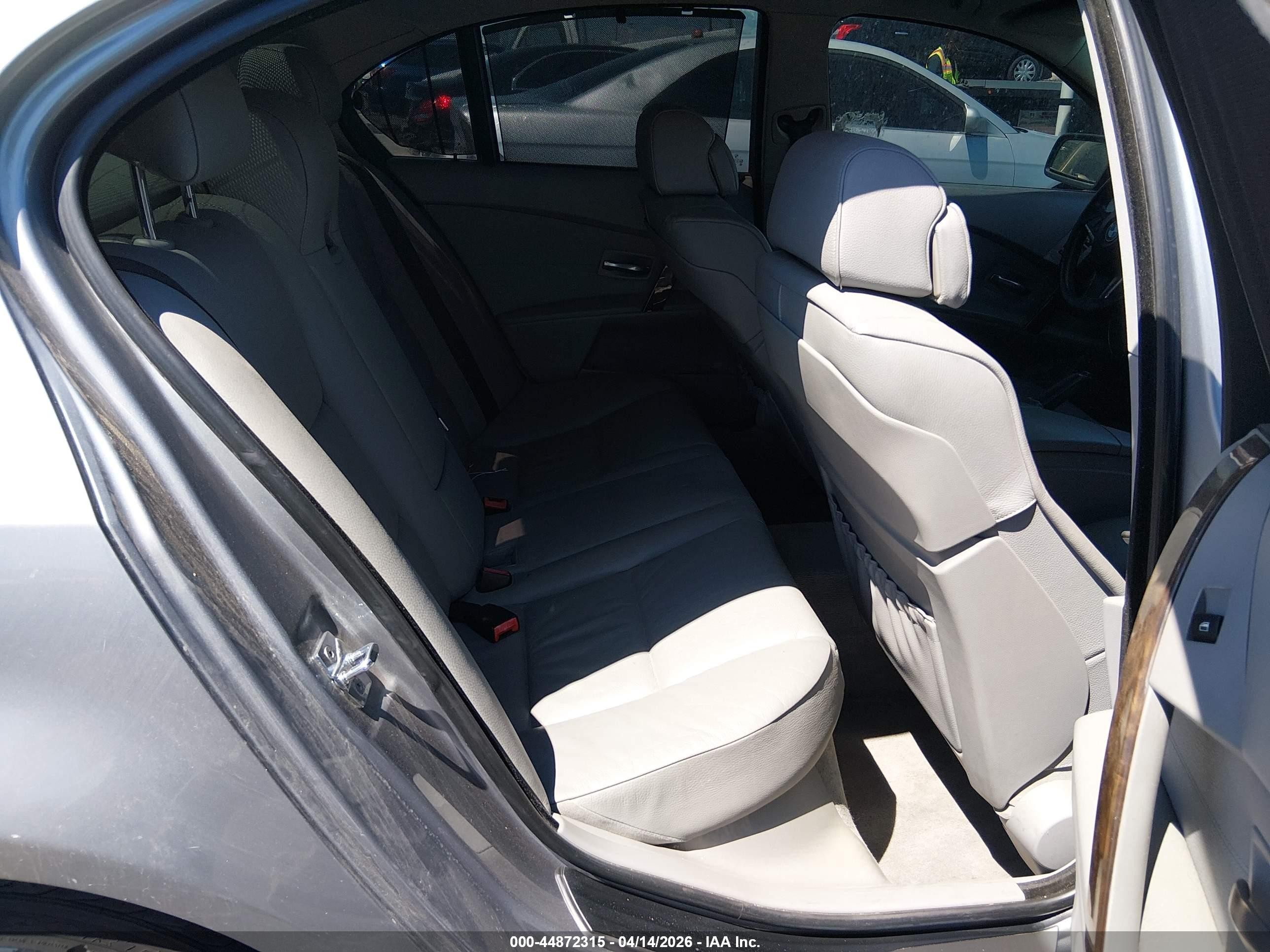 2007 Bmw 530i   Silver vin: WBANE73567CM49874