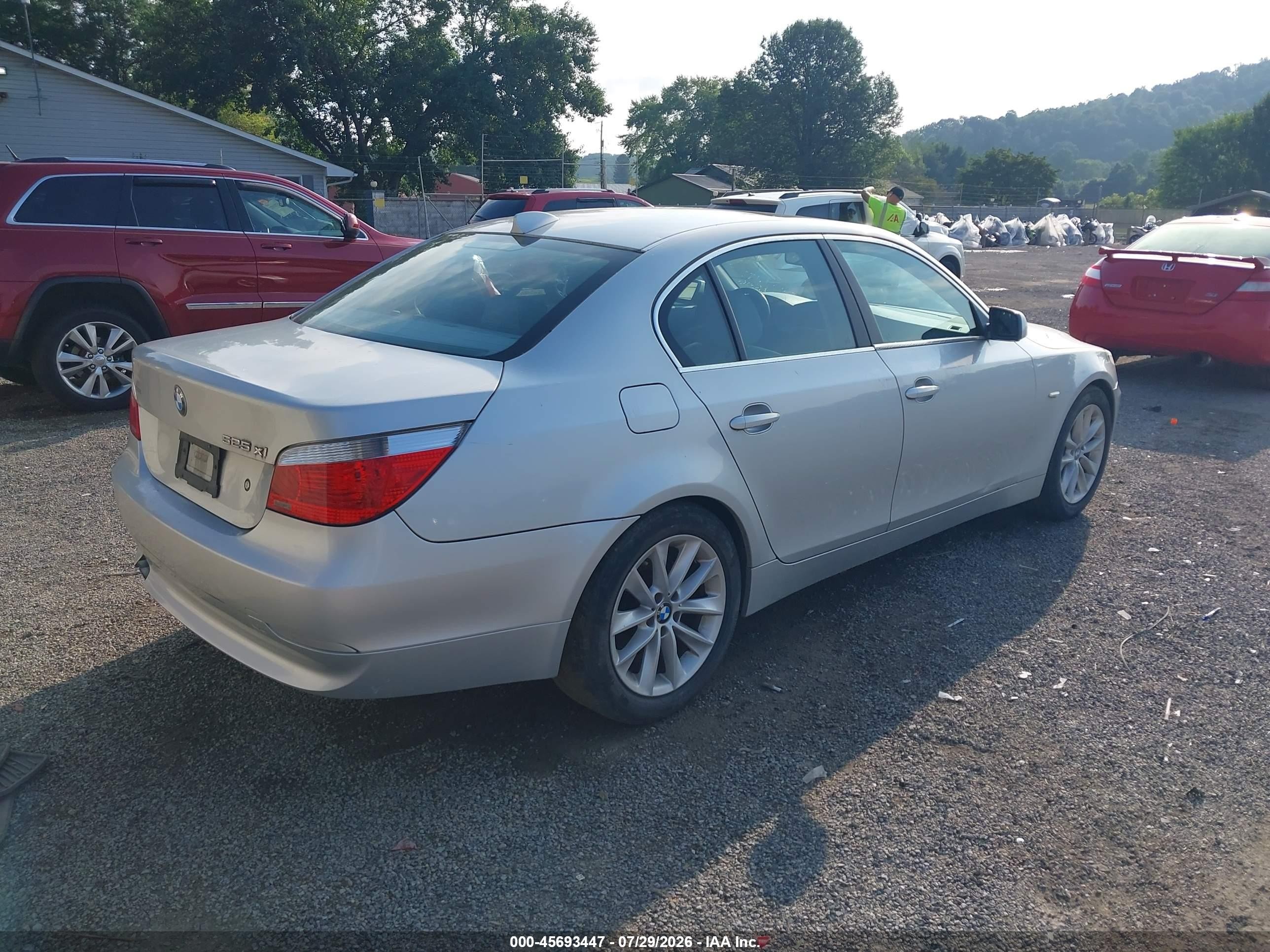 2006 Bmw 525xi   Silver vin: WBANF33506CS36617