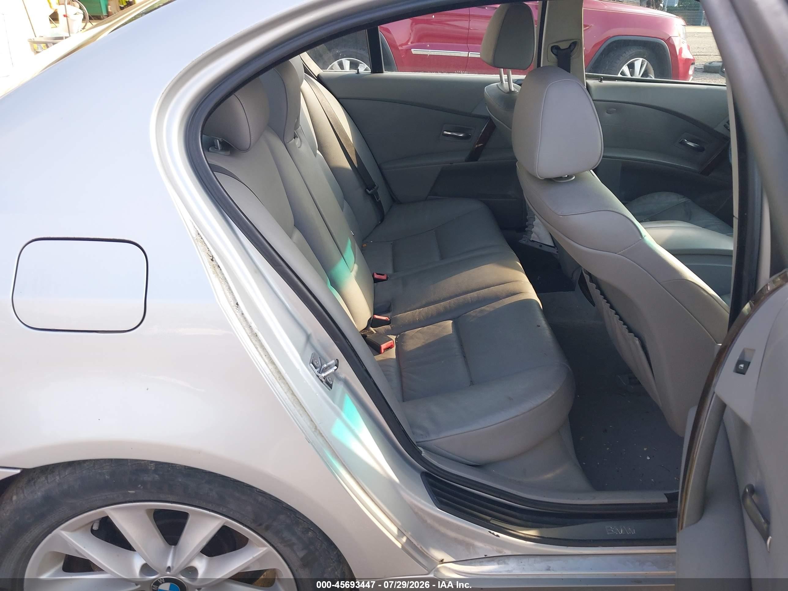 2006 Bmw 525xi   Silver vin: WBANF33506CS36617
