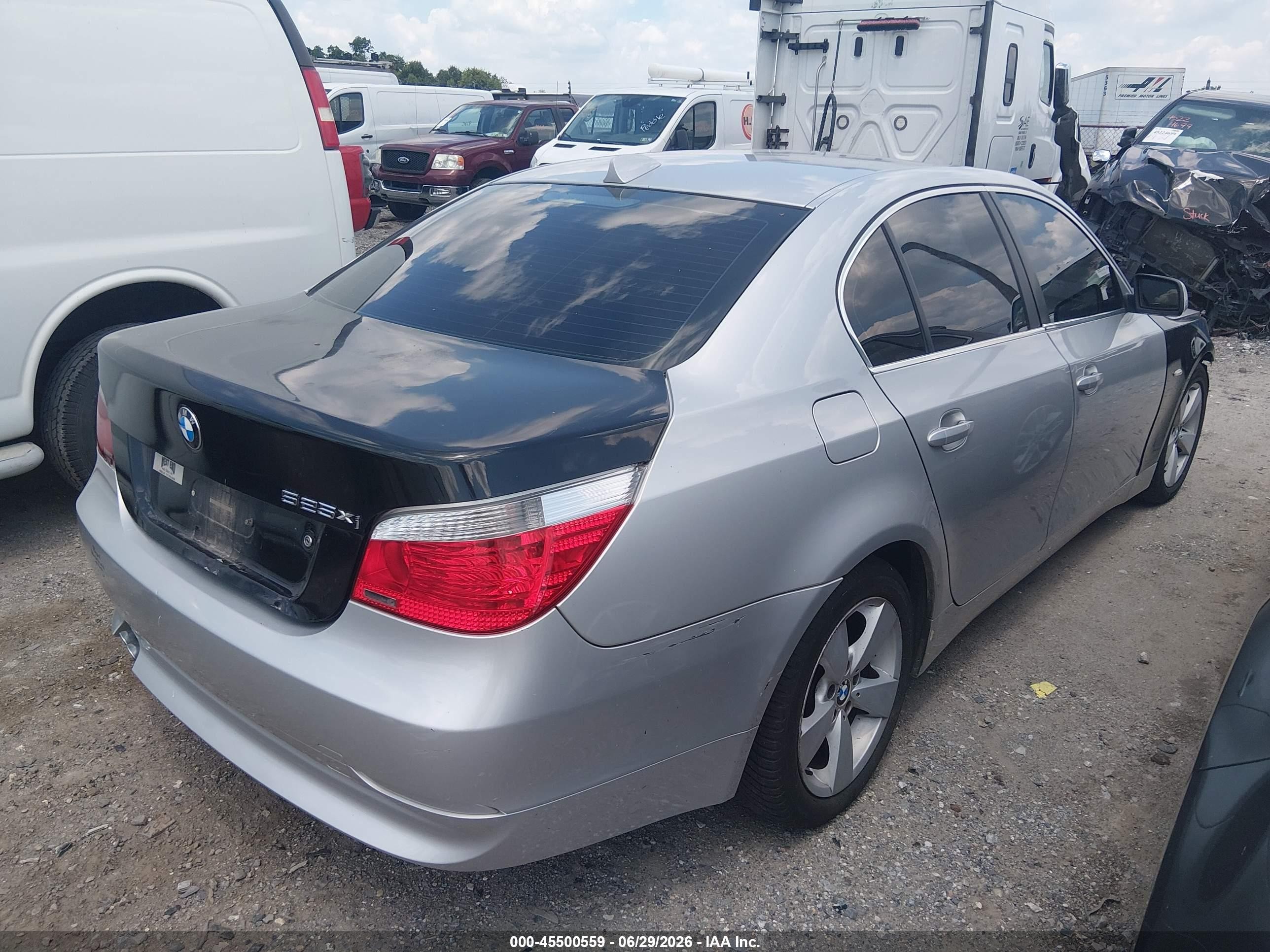 2006 Bmw 525xi   Silver vin: WBANF33516CS36724
