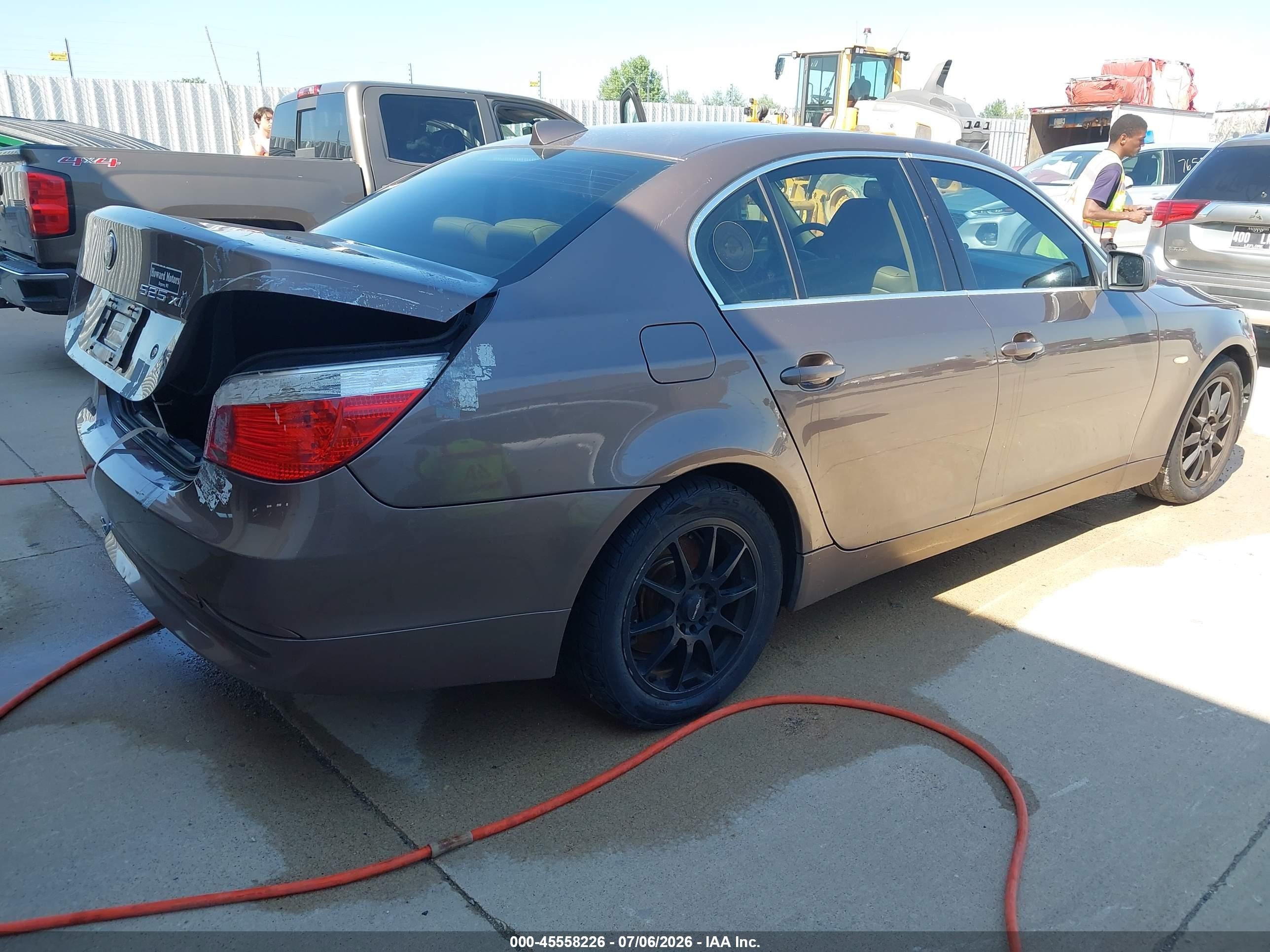 2007 Bmw 525xi   Brown vin: WBANF33517CS40550