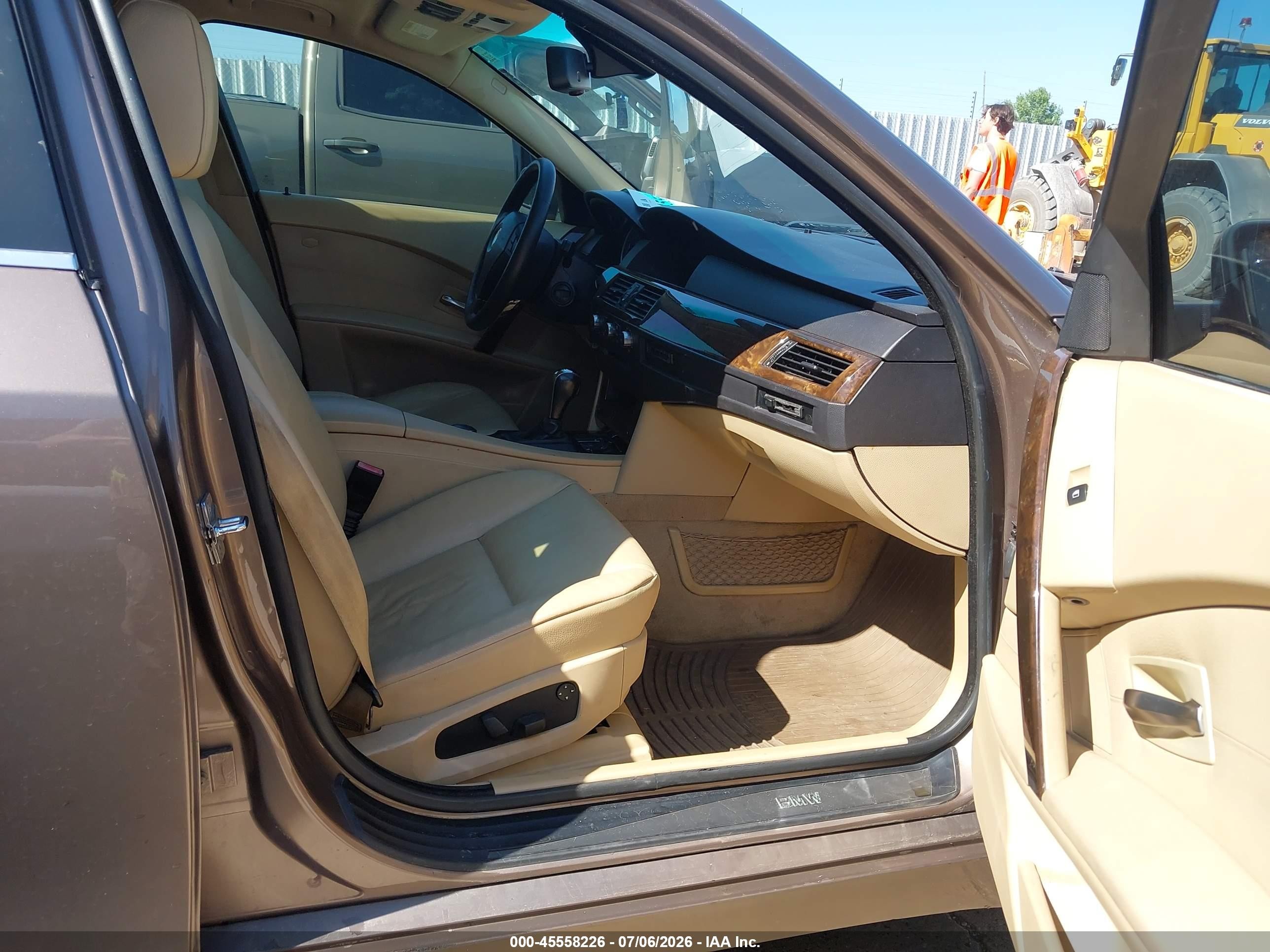 2007 Bmw 525xi   Brown vin: WBANF33517CS40550