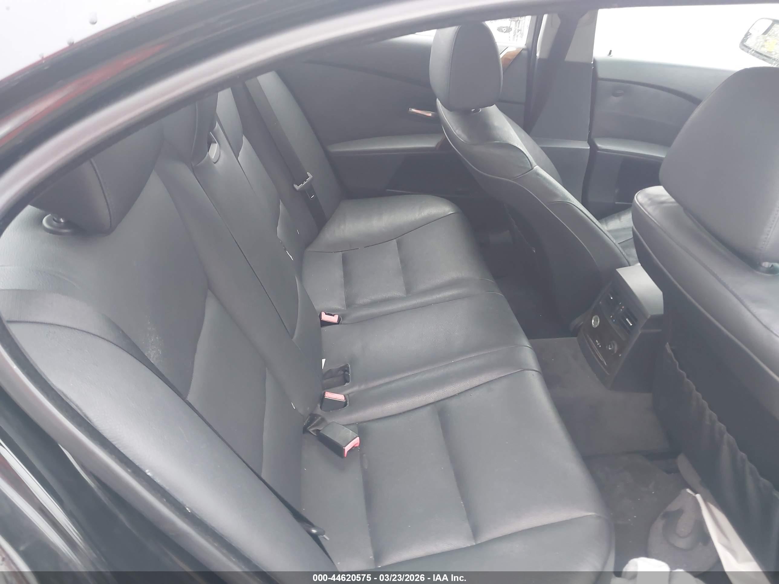 2007 Bmw 525xi   Black vin: WBANF33517CS41827