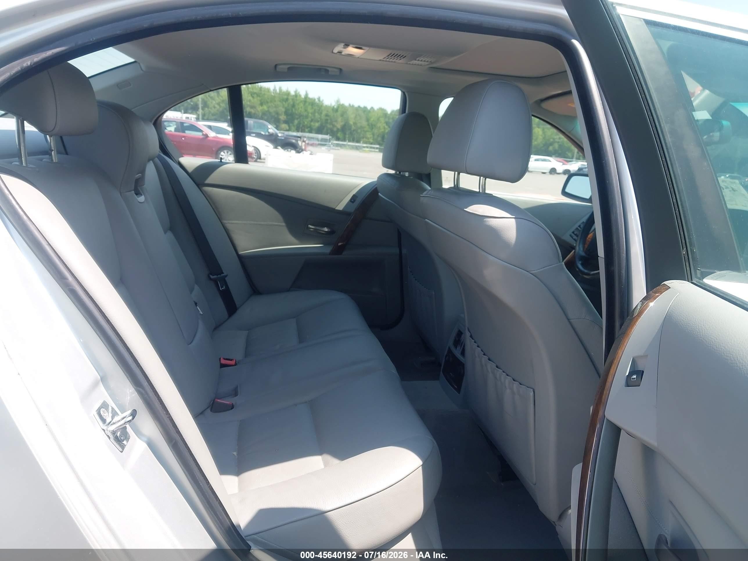 2007 Bmw 525xi   Silver vin: WBANF33527CS39164