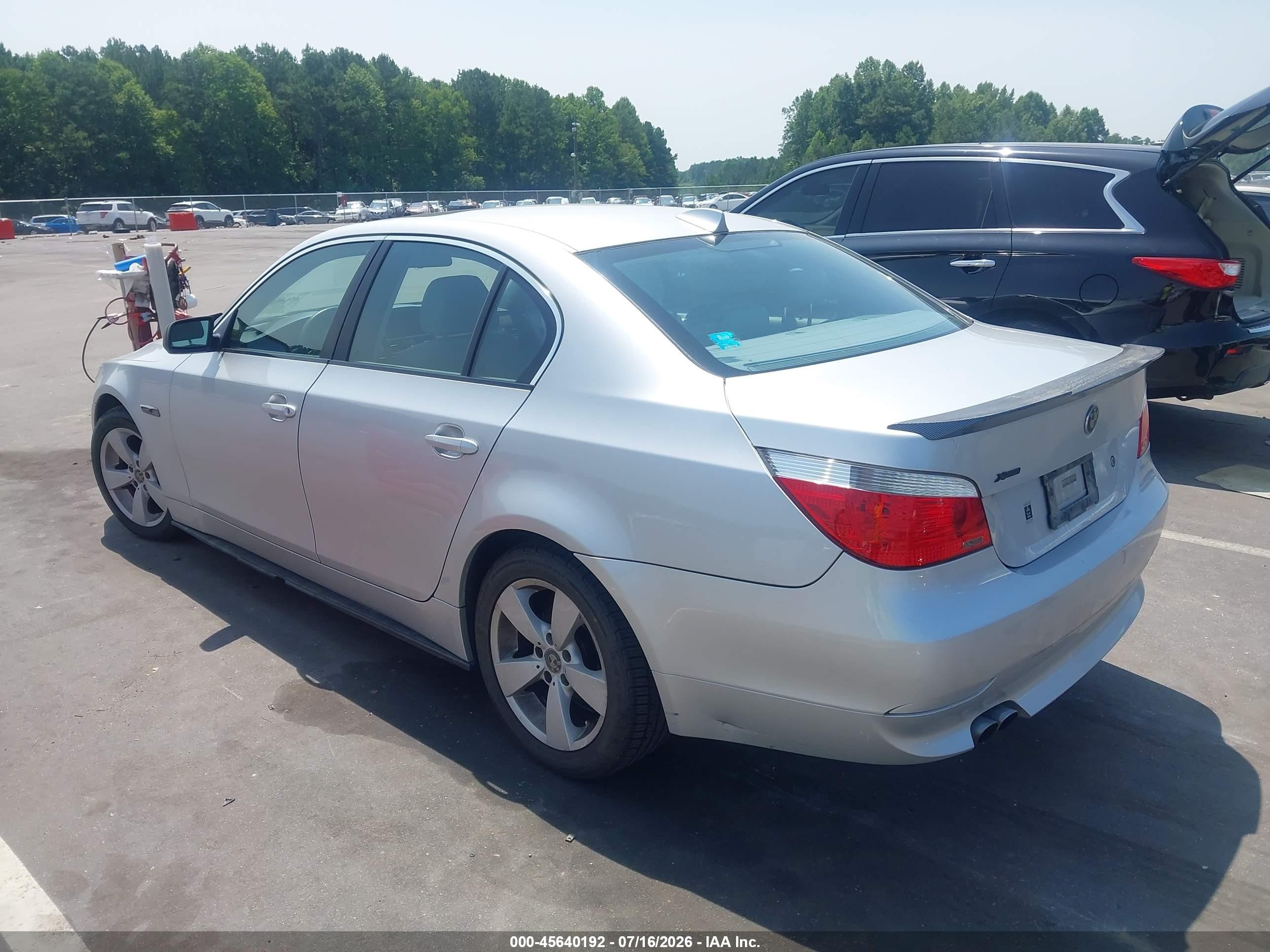 2007 Bmw 525xi   Silver vin: WBANF33527CS39164