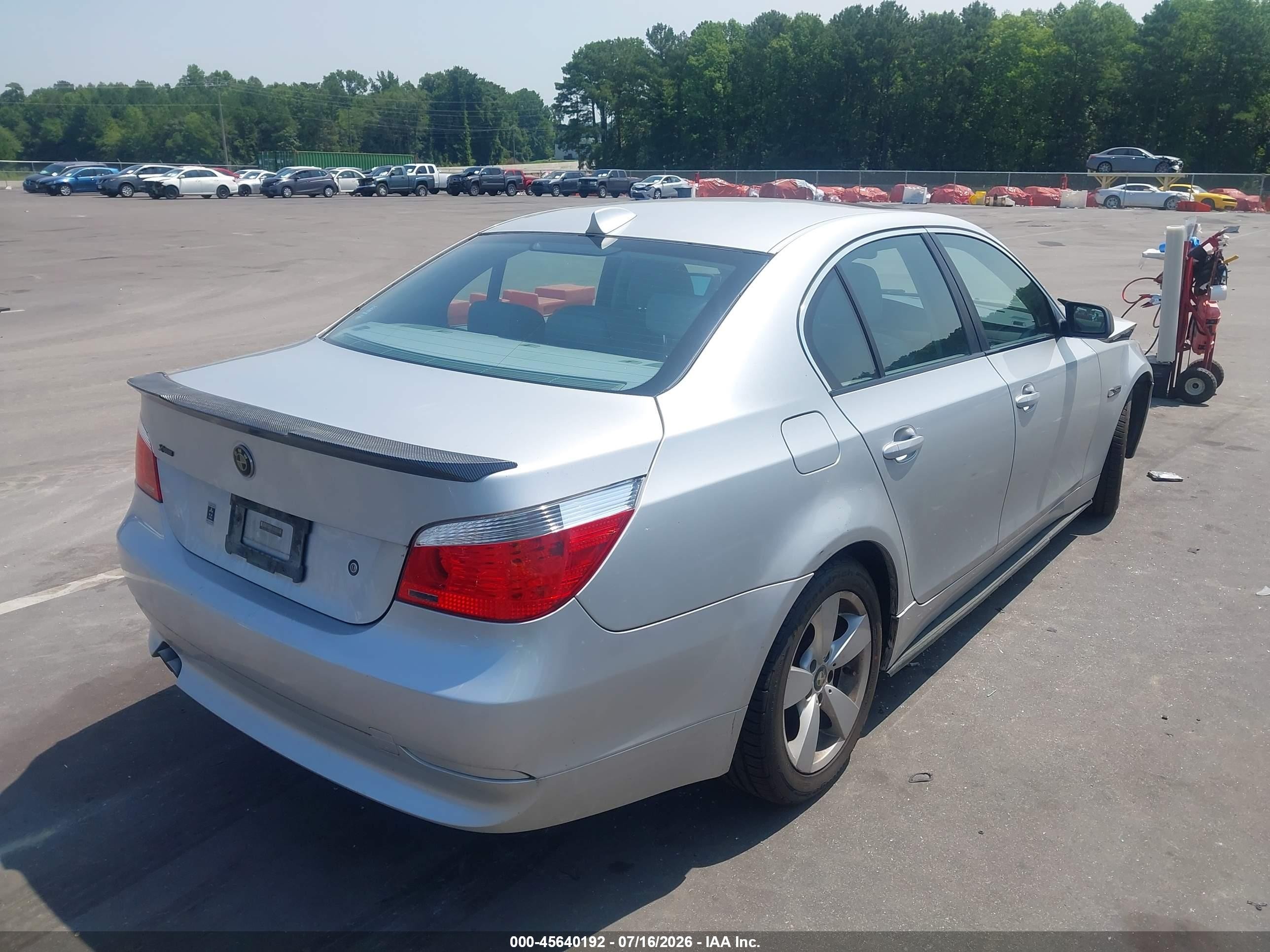 2007 Bmw 525xi   Silver vin: WBANF33527CS39164