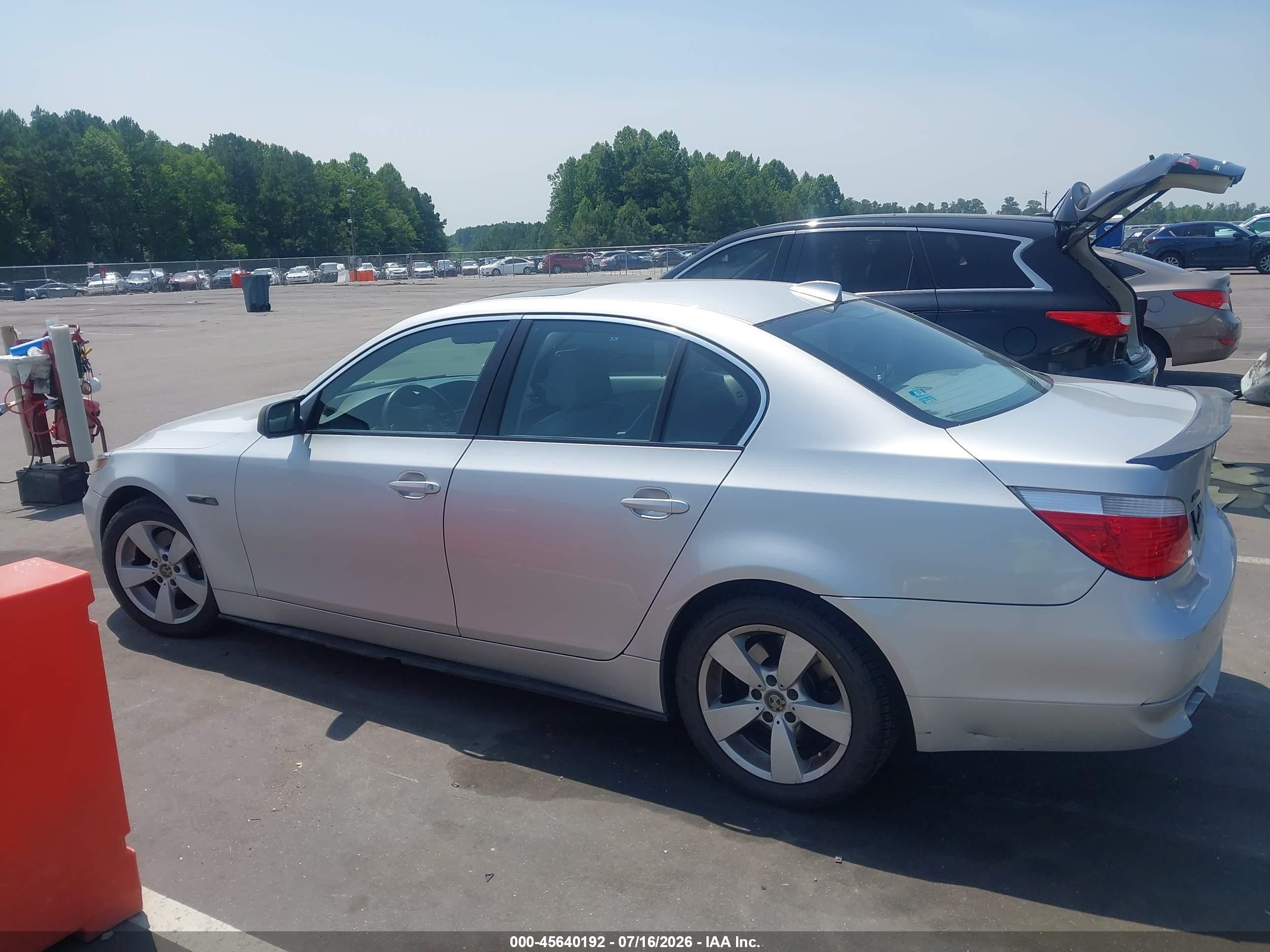 2007 Bmw 525xi   Silver vin: WBANF33527CS39164