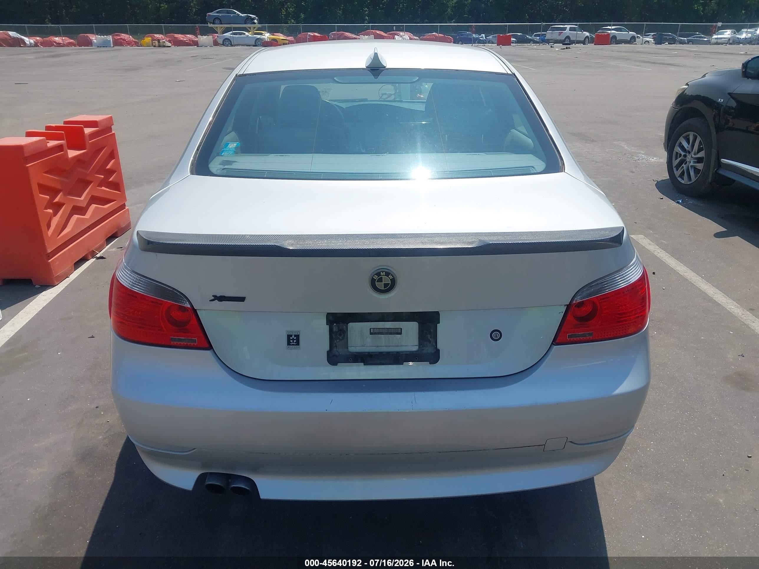 2007 Bmw 525xi   Silver vin: WBANF33527CS39164