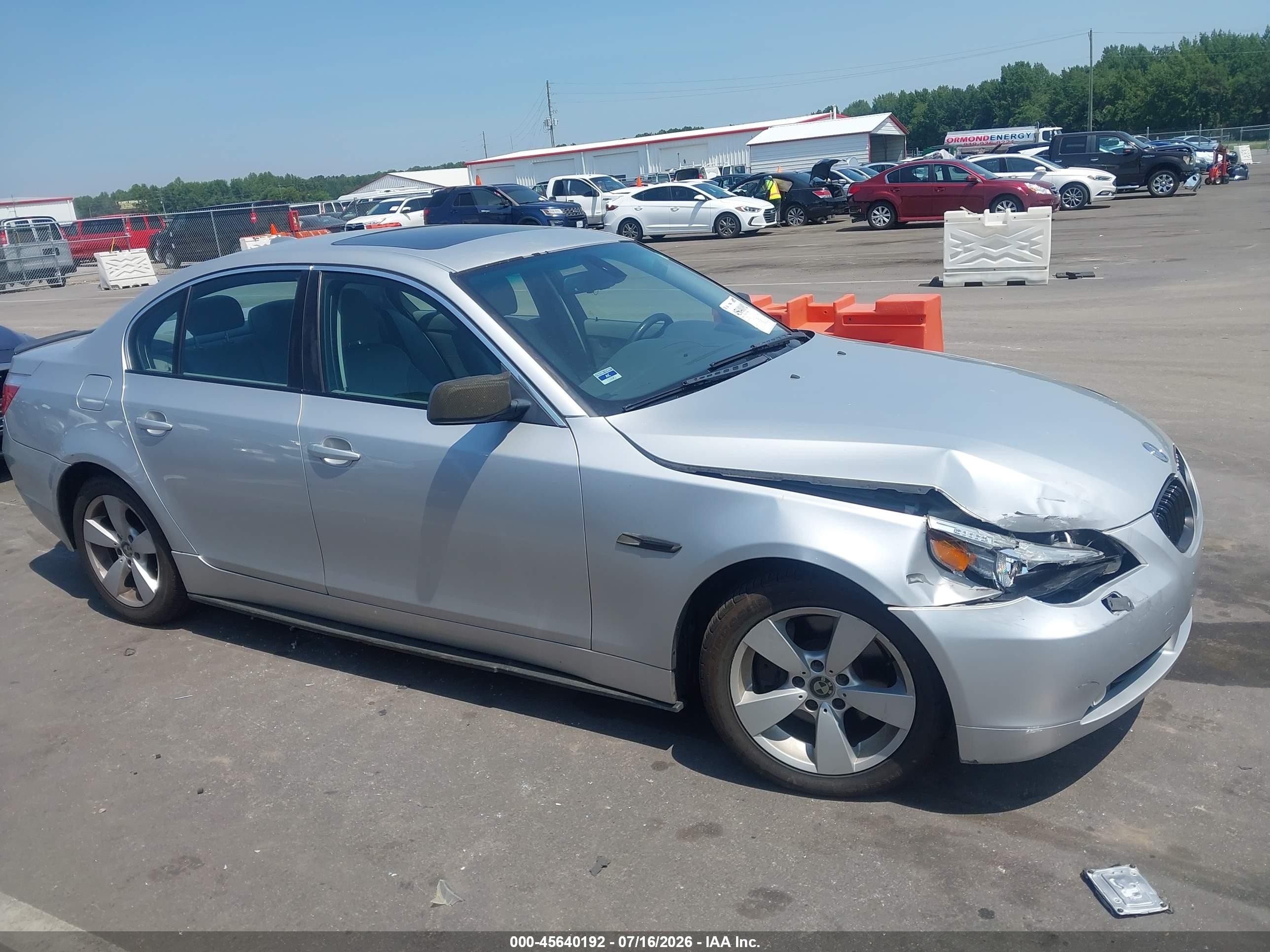 2007 Bmw 525xi   Silver vin: WBANF33527CS39164