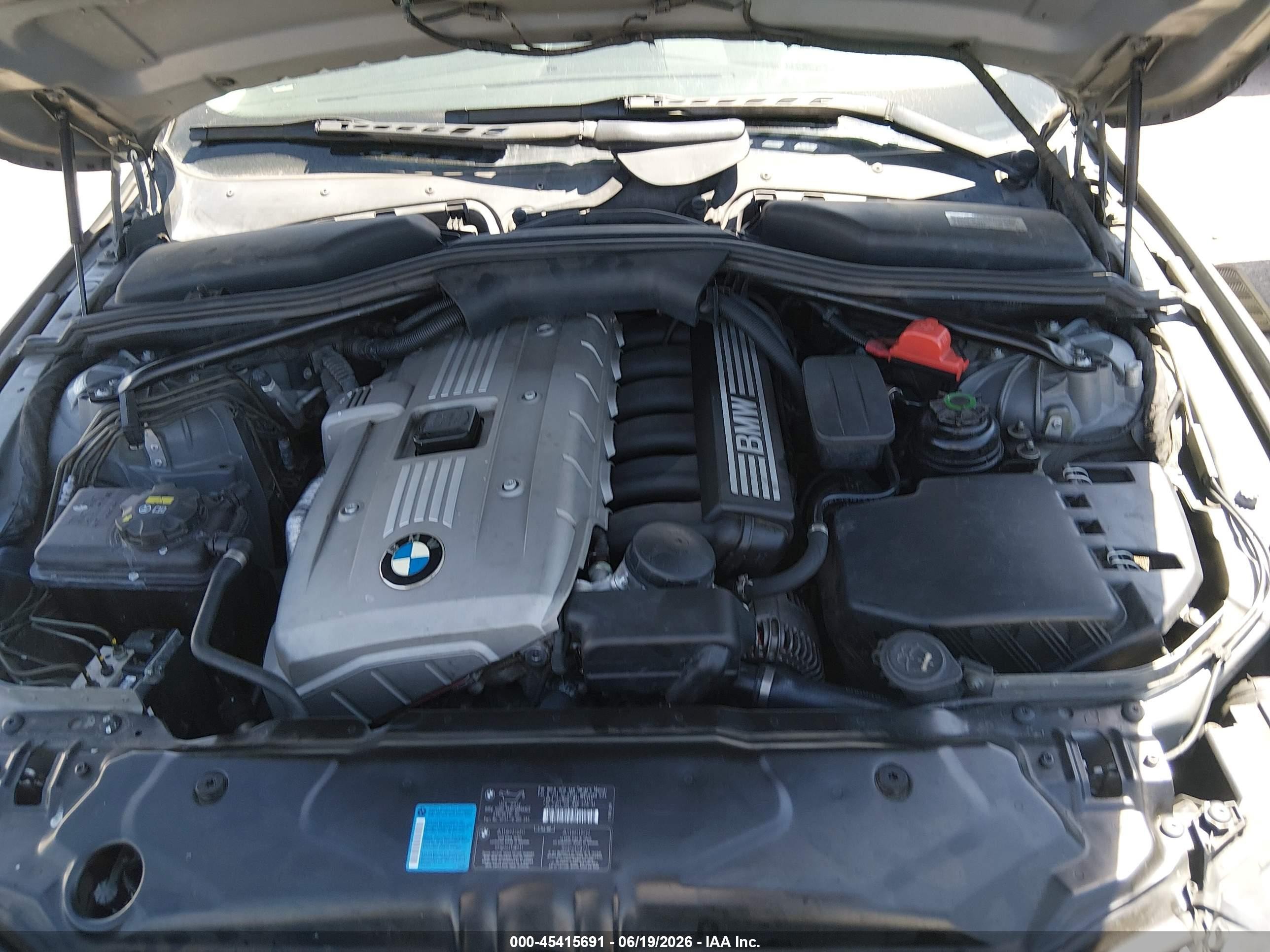 2006 Bmw 525xi   Silver vin: WBANF33536CB86685