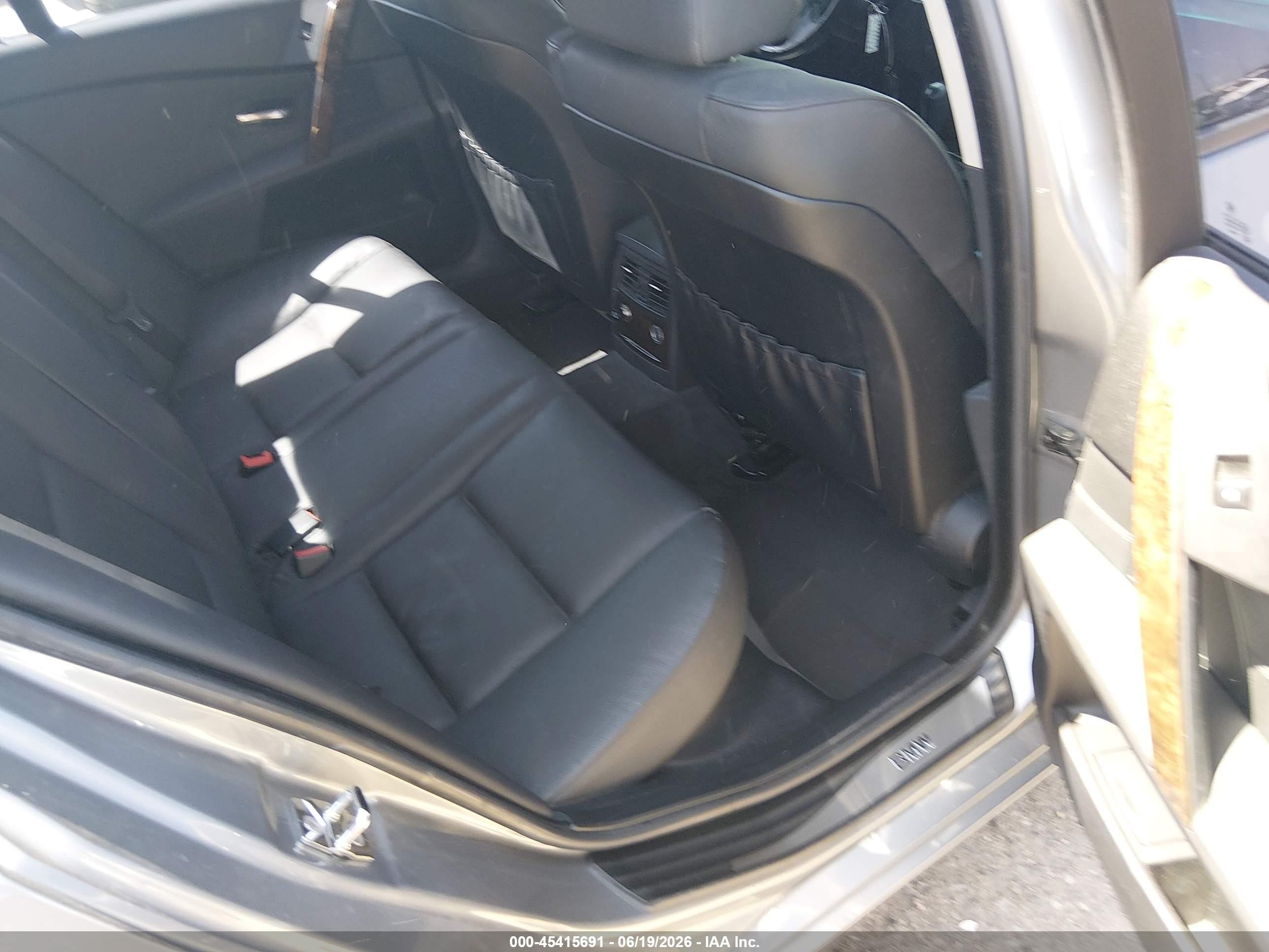 2006 Bmw 525xi   Silver vin: WBANF33536CB86685