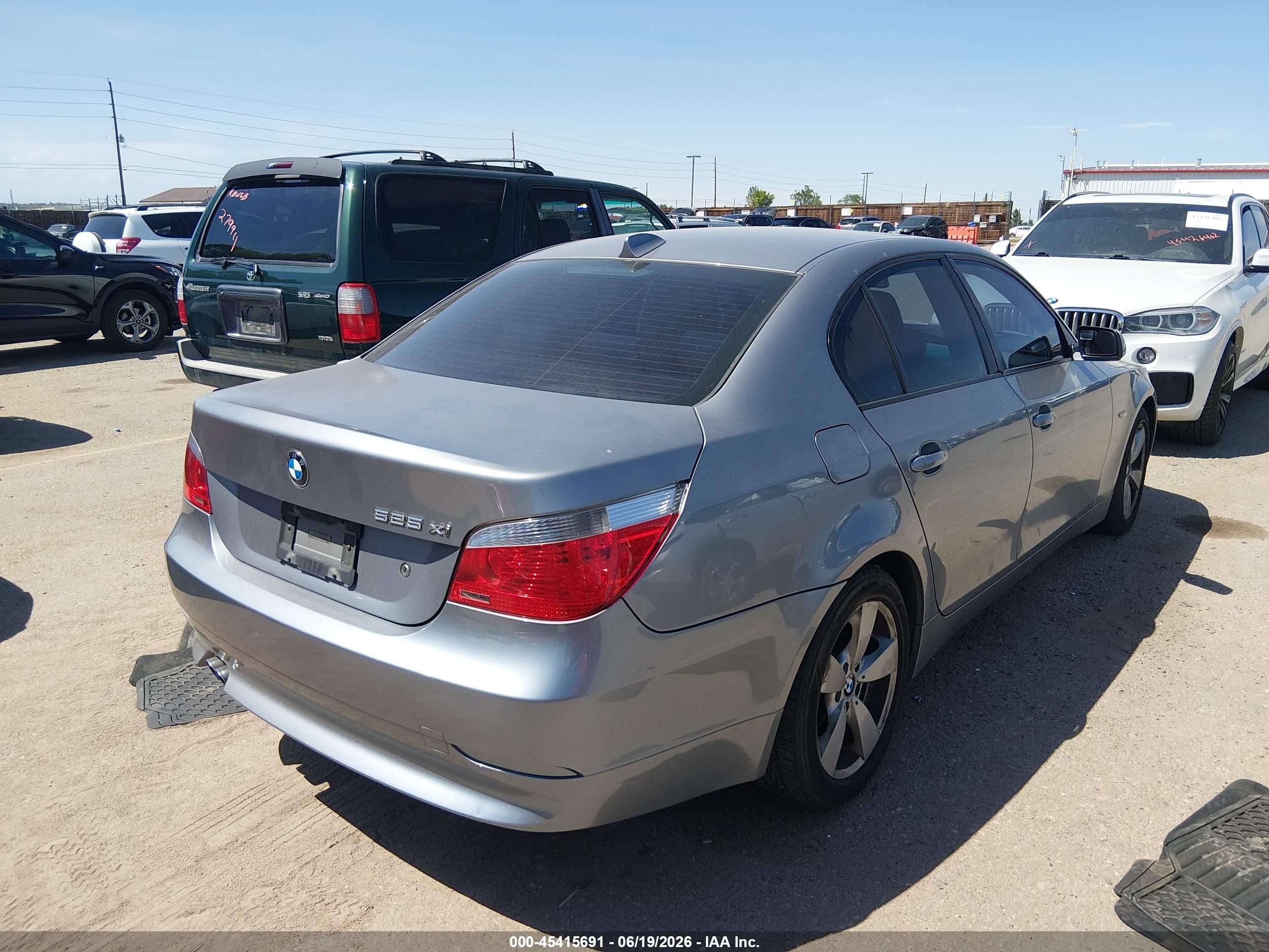 2006 Bmw 525xi   Silver vin: WBANF33536CB86685