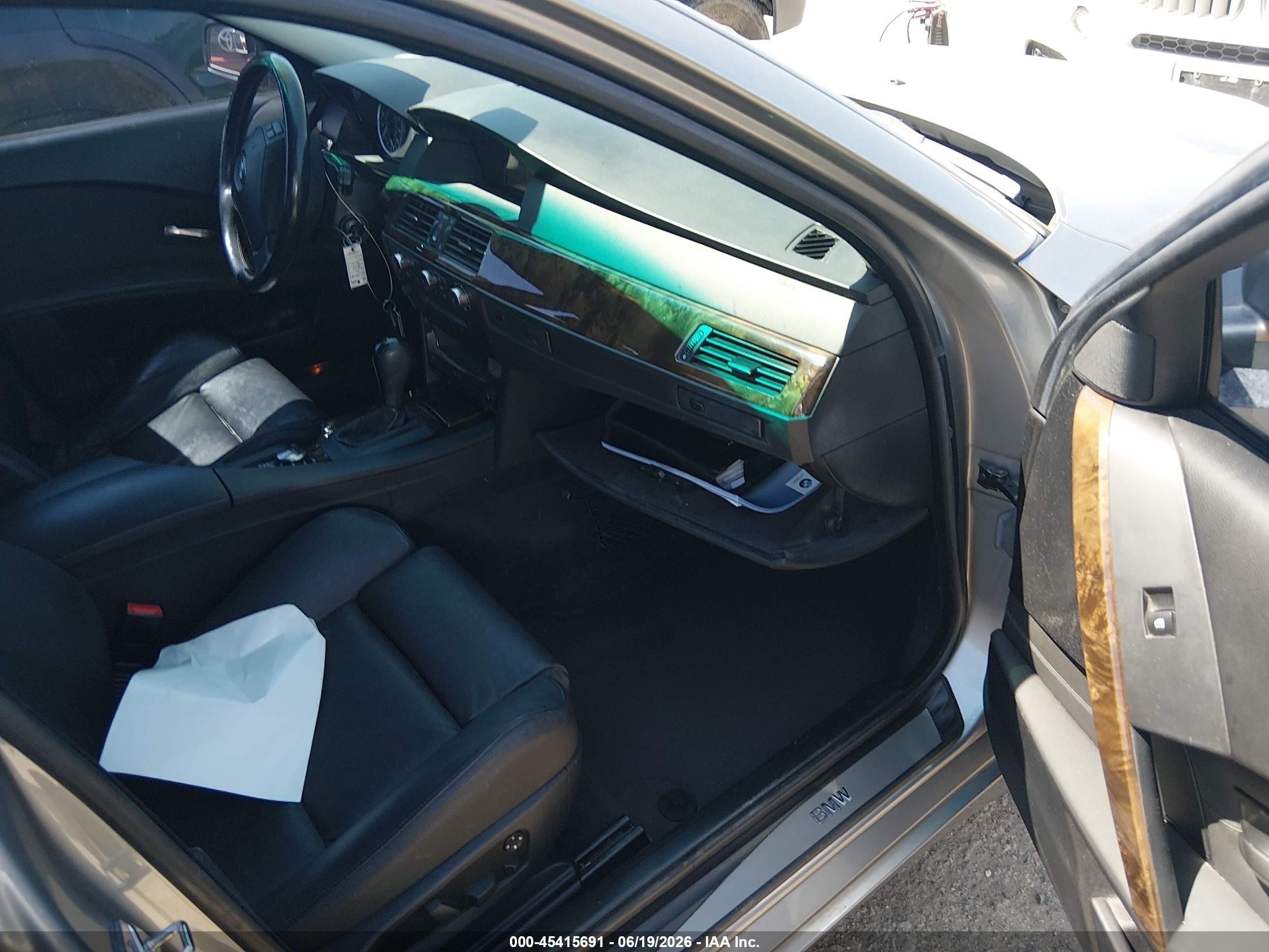 2006 Bmw 525xi   Silver vin: WBANF33536CB86685