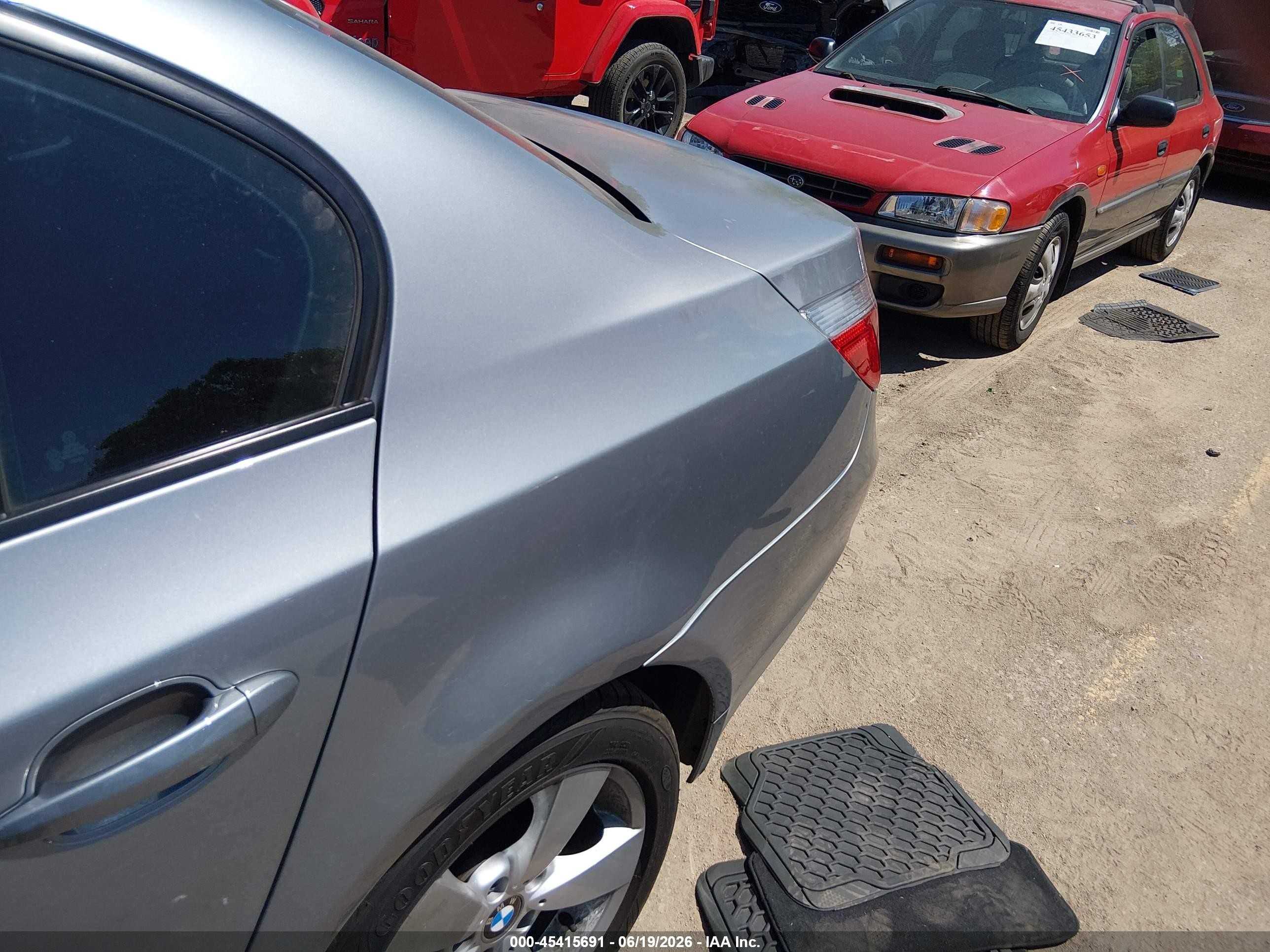 2006 Bmw 525xi   Silver vin: WBANF33536CB86685