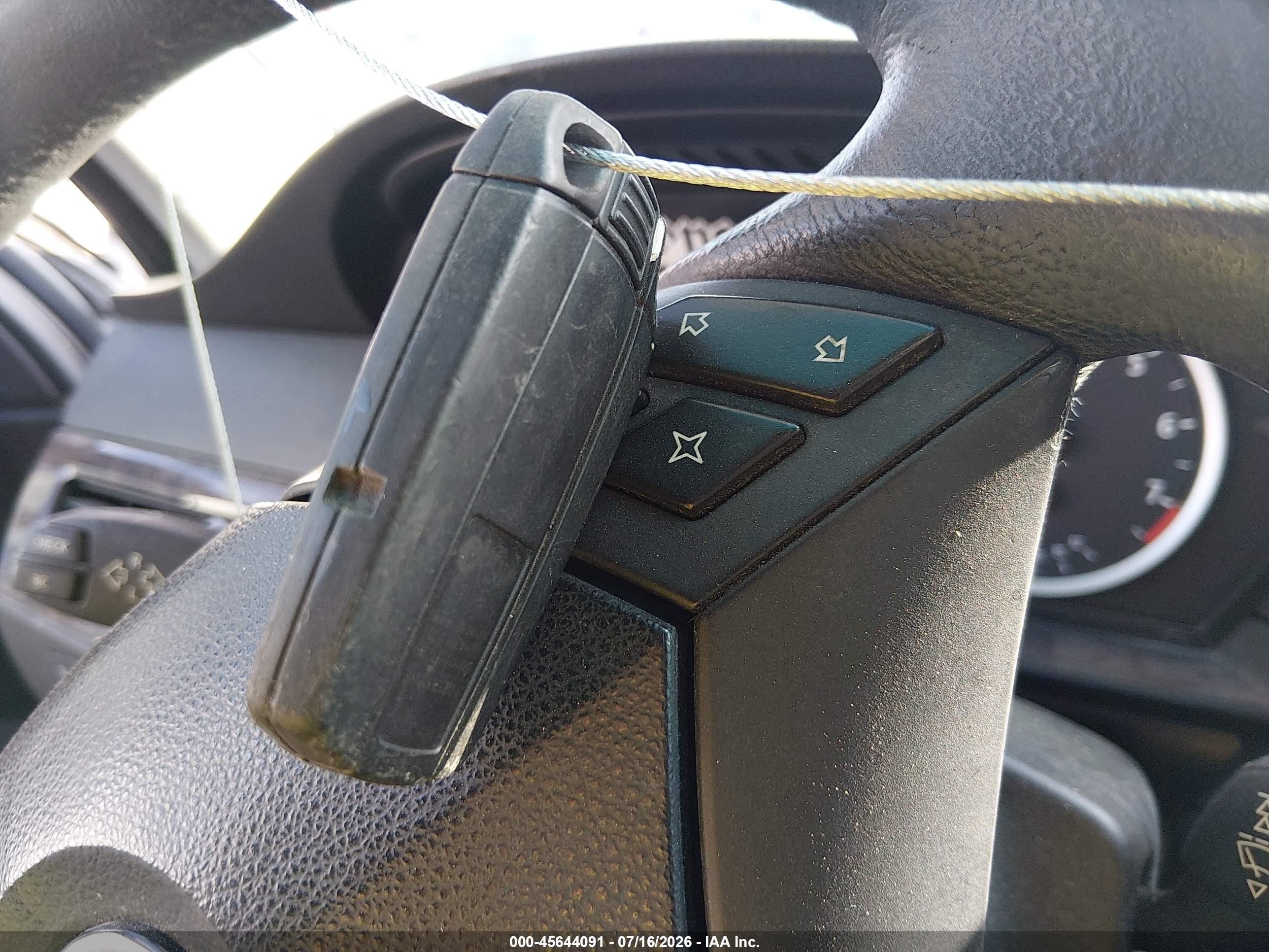 2006 Bmw 525xi   Серебряный vin: WBANF33586B999166