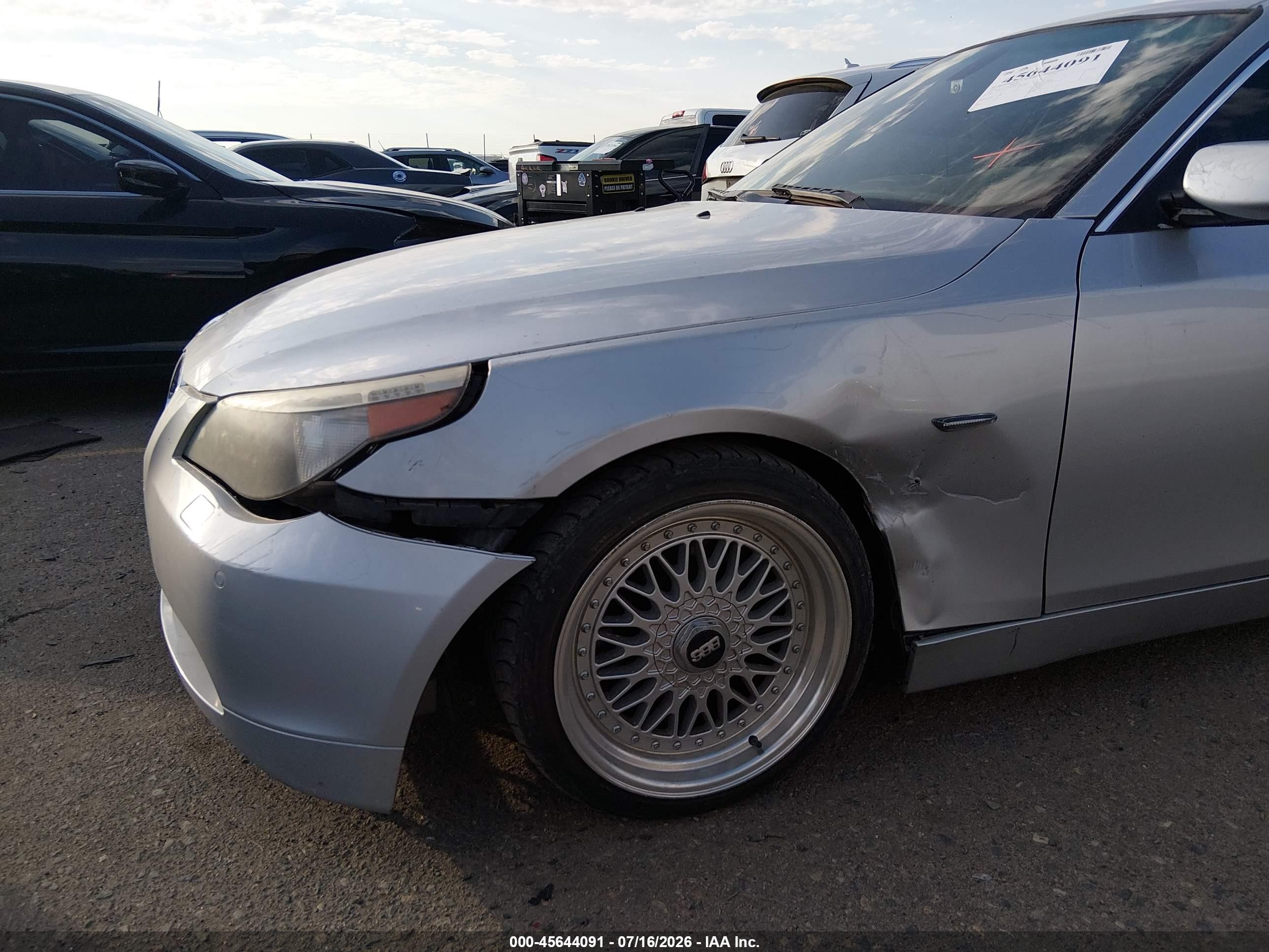 2006 Bmw 525xi   Серебряный vin: WBANF33586B999166