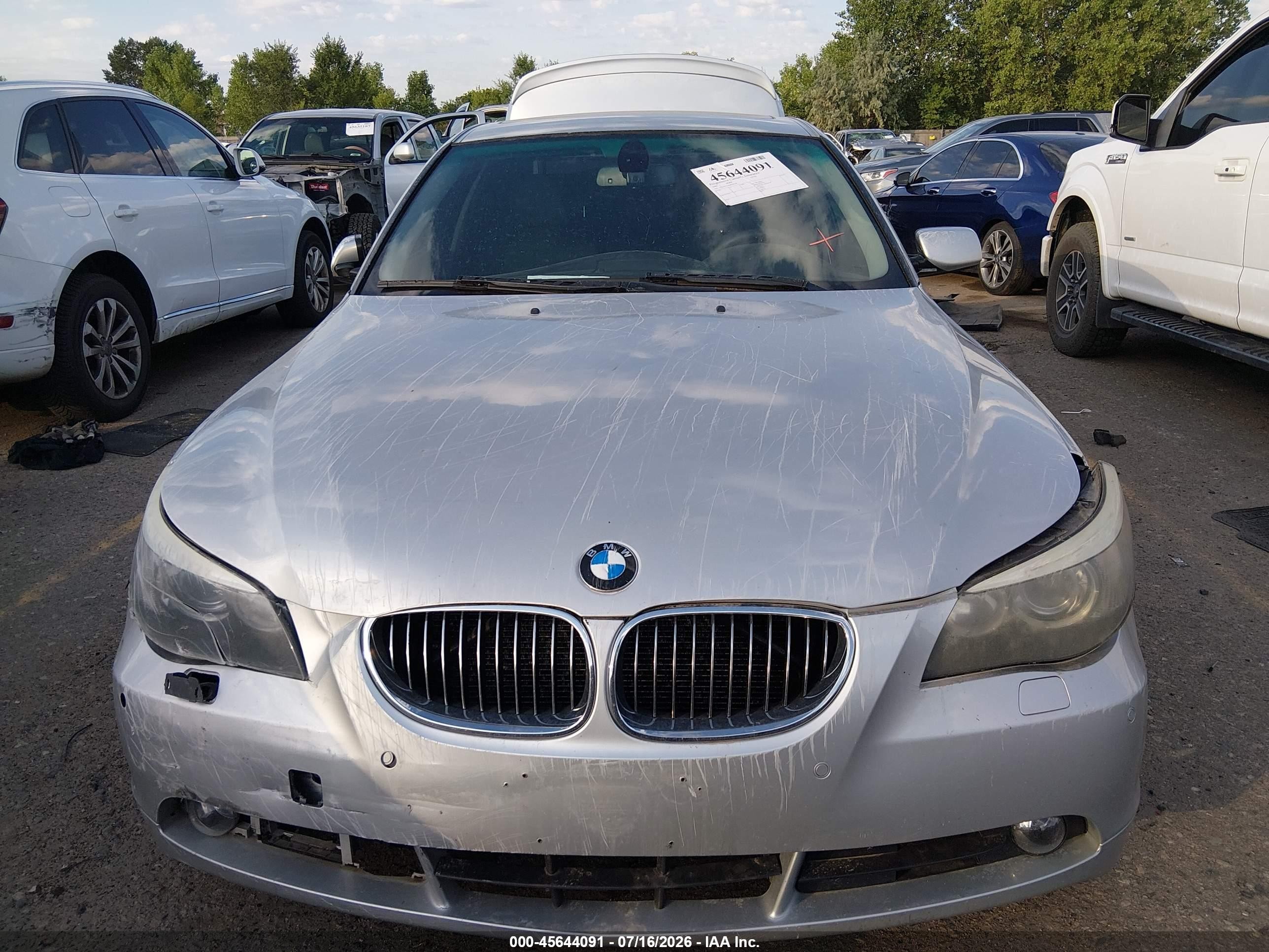 2006 Bmw 525xi   Серебряный vin: WBANF33586B999166