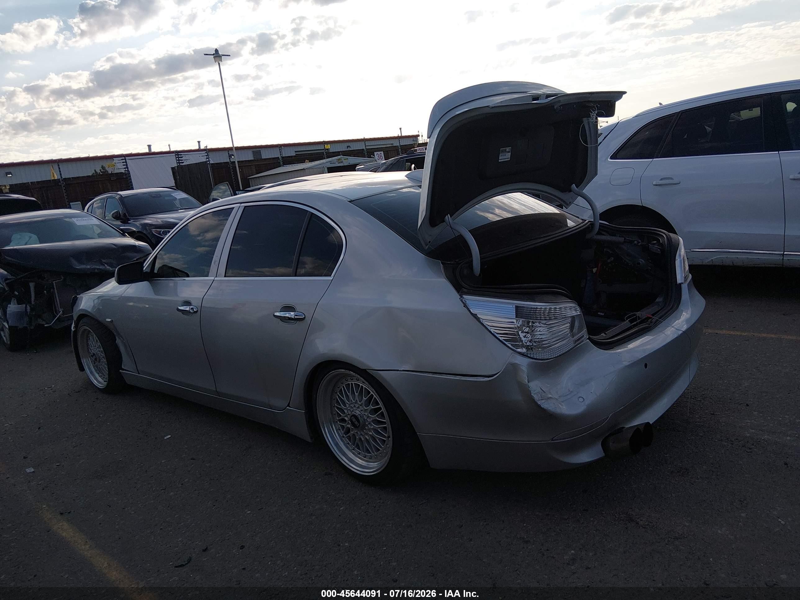 2006 Bmw 525xi   Серебряный vin: WBANF33586B999166