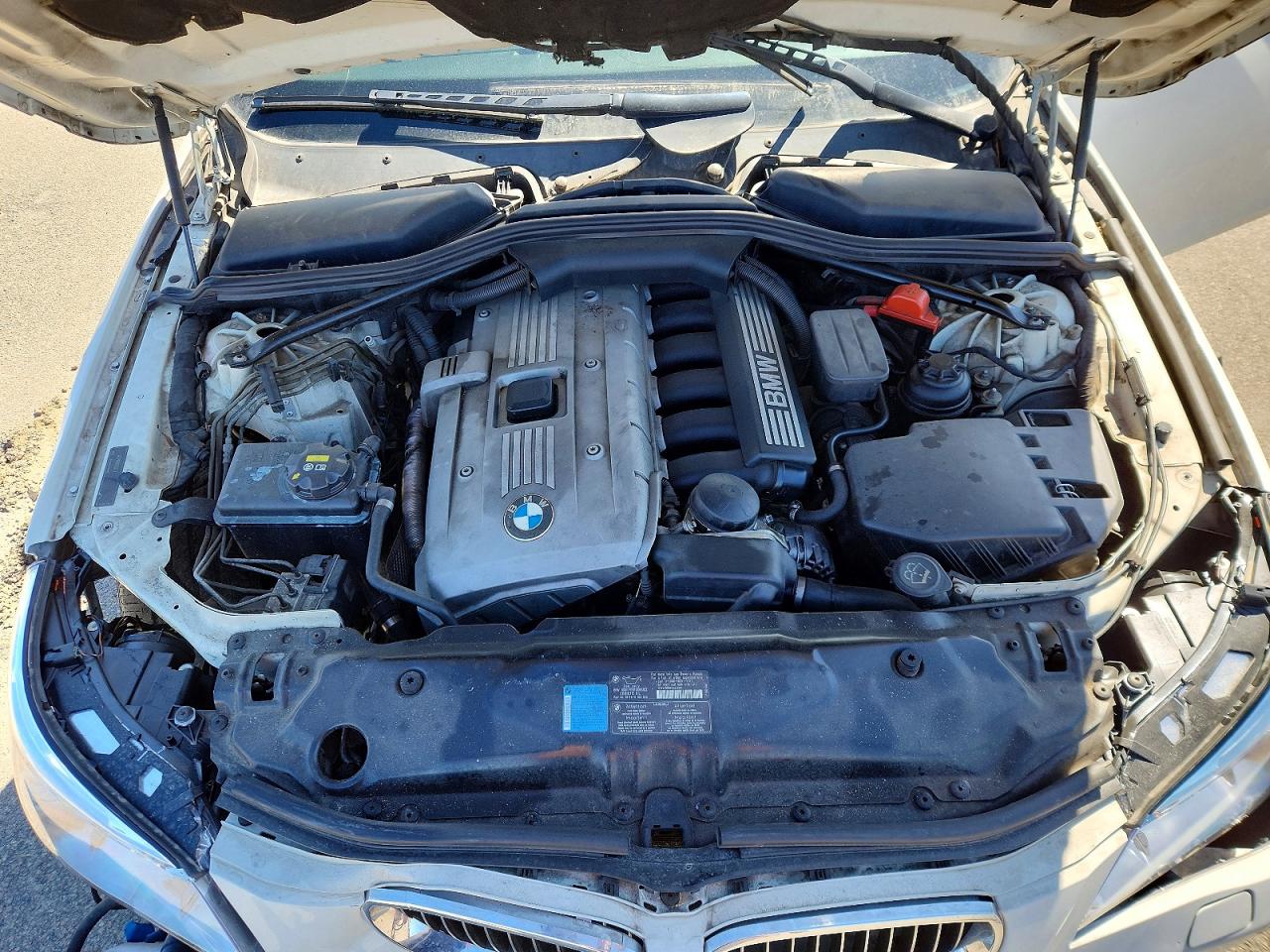 2007 Bmw 525 Белый vin: WBANF335X7CS41583