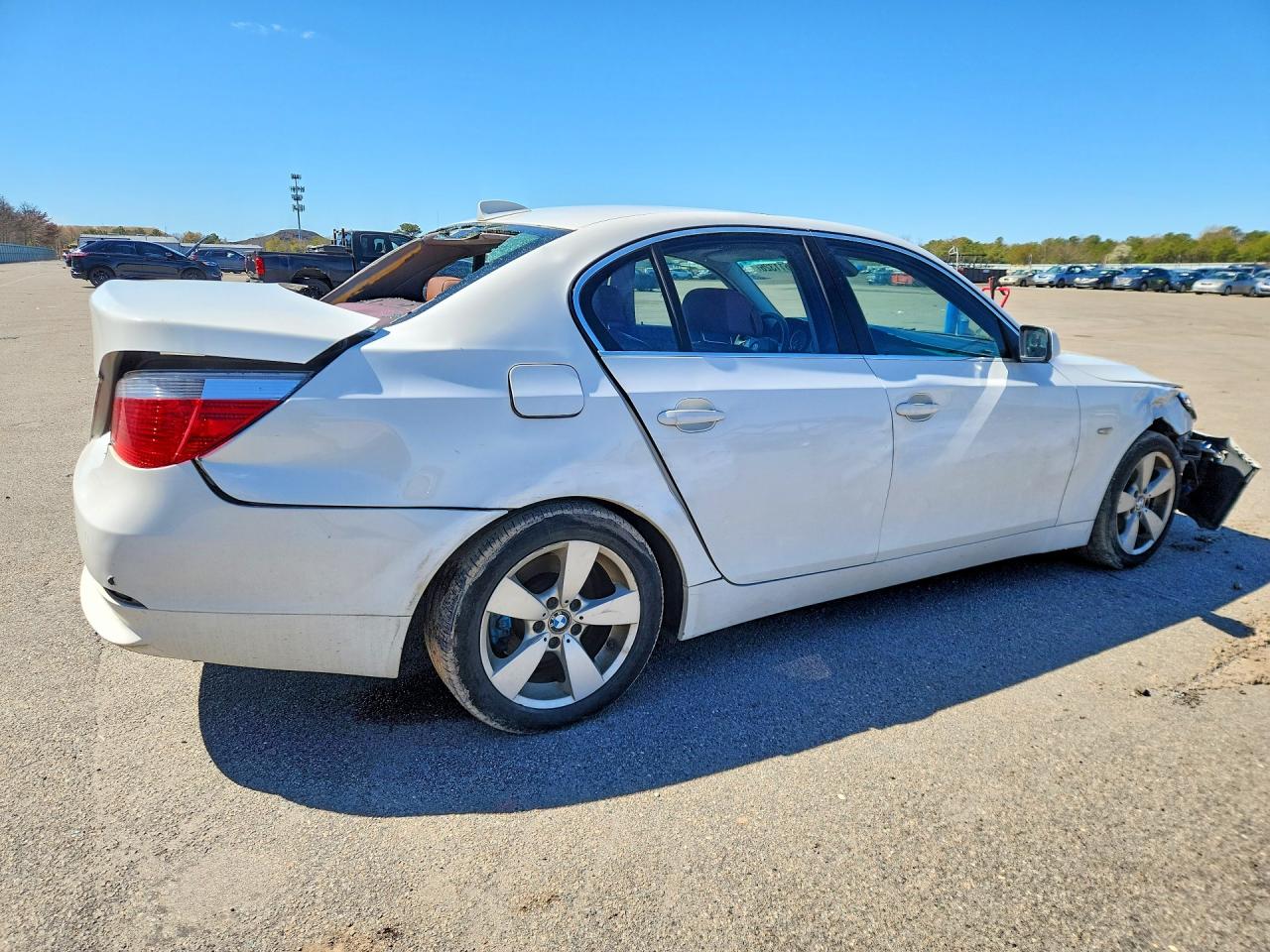 2007 Bmw 525 Белый vin: WBANF335X7CS41583